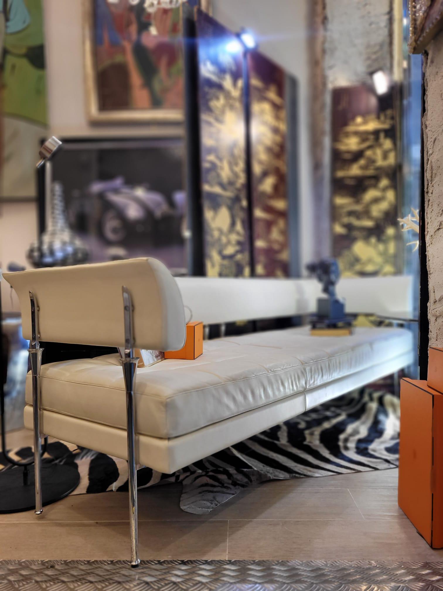 Hand-Crafted 90s Hydra Castor sofa, white leather and steel, Luca Scacchetti  Poltrona Frau For Sale