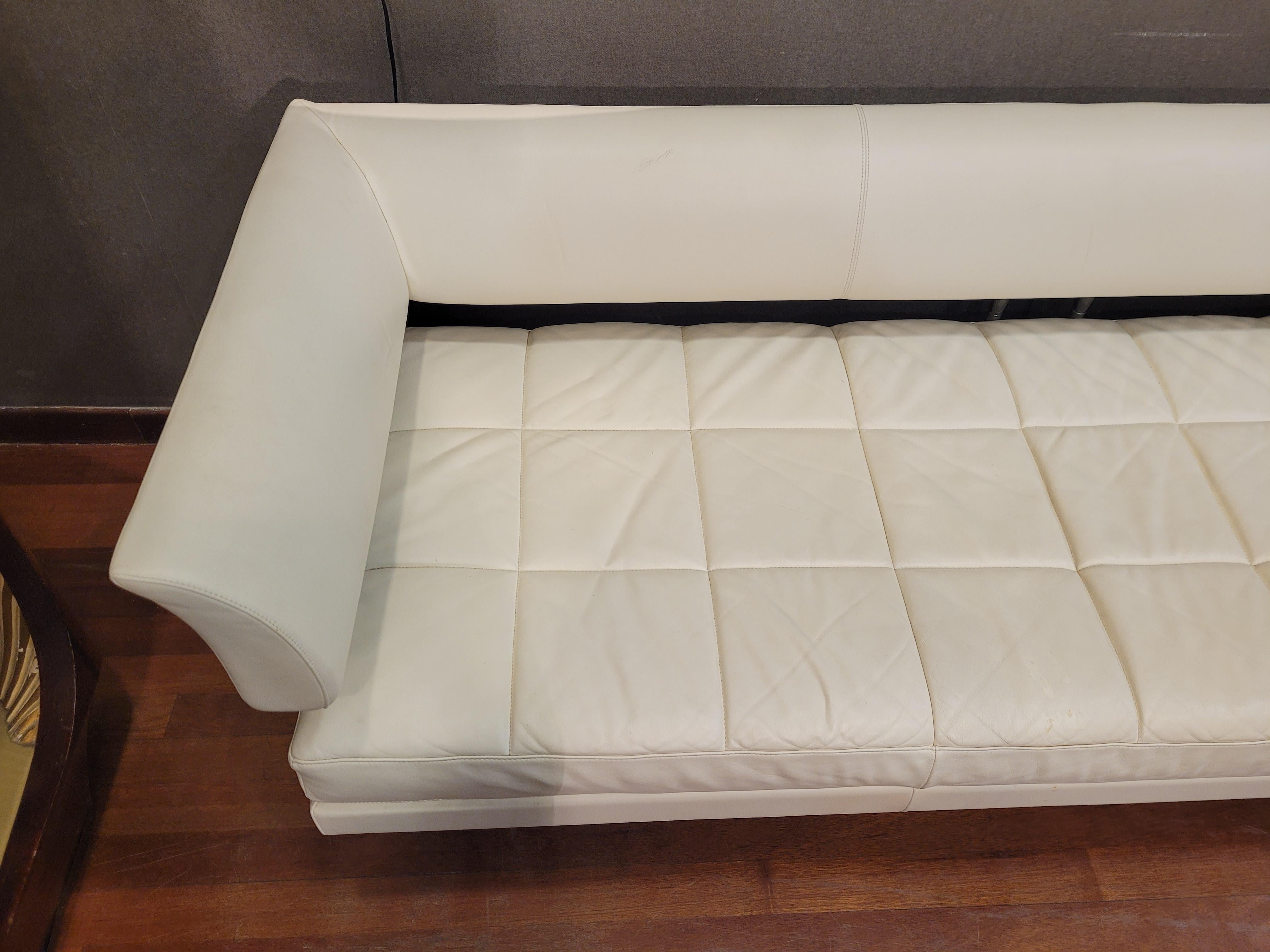 90s Hydra Castor sofa, white leather and steel, Luca Scacchetti  Poltrona Frau In Good Condition For Sale In Valladolid, ES