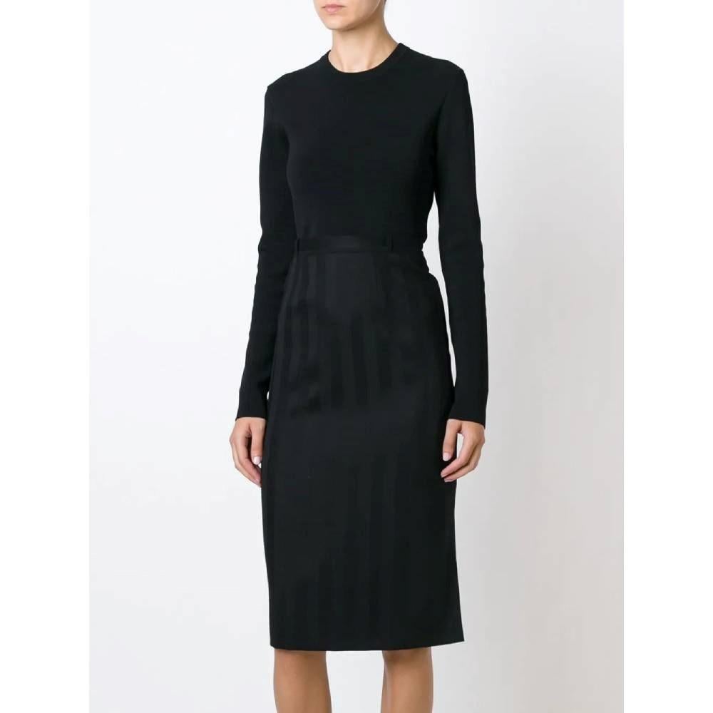 Jean-Louis Scherrer black wool straight midi 90s skirt with tone on tone stripes. Back zip closure.

Size: 36 FR

Flat measurements
Height: 71 cm
Waist: 38 cm
Hips: 48 cm

Product code: A8098

Composition: 100% Wool

Made in: France

Condition: Very