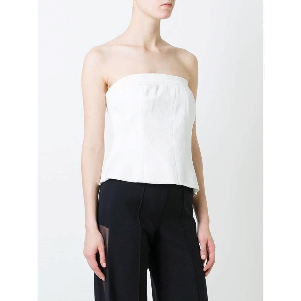 Jean Louis Scherrer white cotton strapless top with dappled weft. Side zip closure.

Size: 42 IT

Flat measurements
Height: 35 cm
Bust: 40 cm

Product code: A7044

Composition: 100% Cotton

Made in: France

Condition: Good conditions