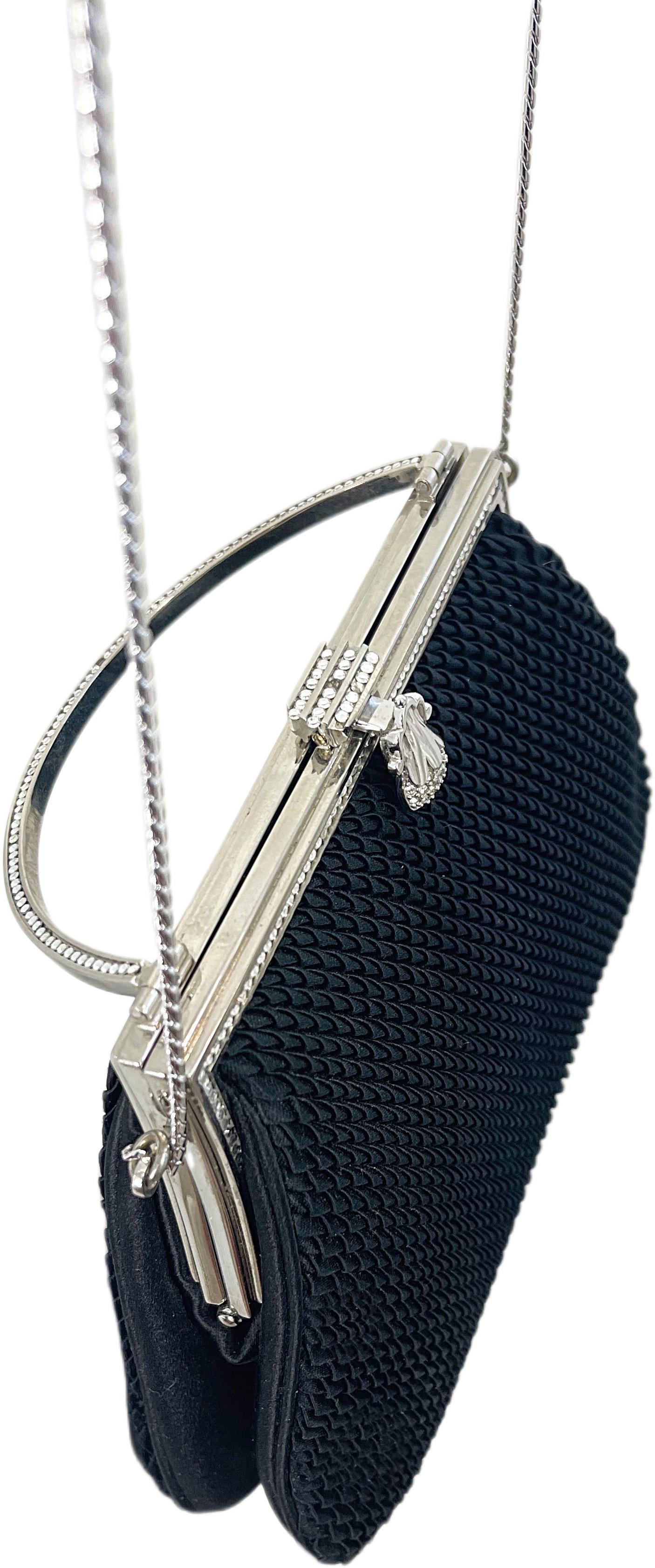 Années 90 Judith Lieber Mini sac en soie noir avec pierres de taille Mini sac Crossbody Clutch Mirror Comb en vente 2