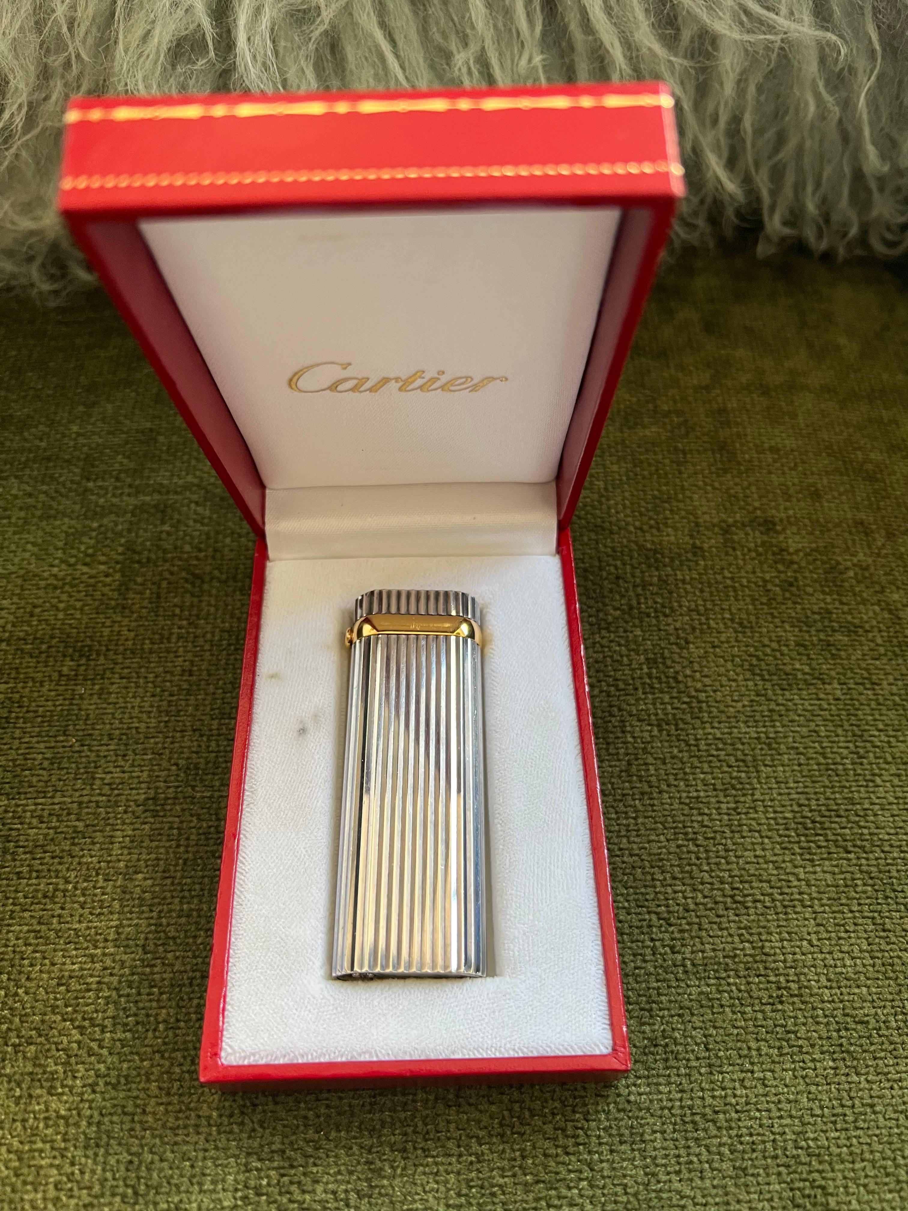 Le Must de Cartier Briquet Godron vintage en argent, saphir cabochon et or, années 90 10