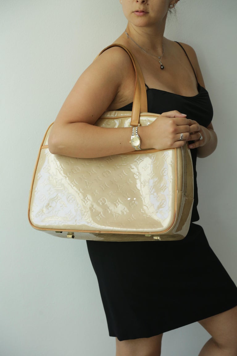 Beige 90s Louis Vuitton Vintage Patent Shoulder Carry-on Bag  For Sale