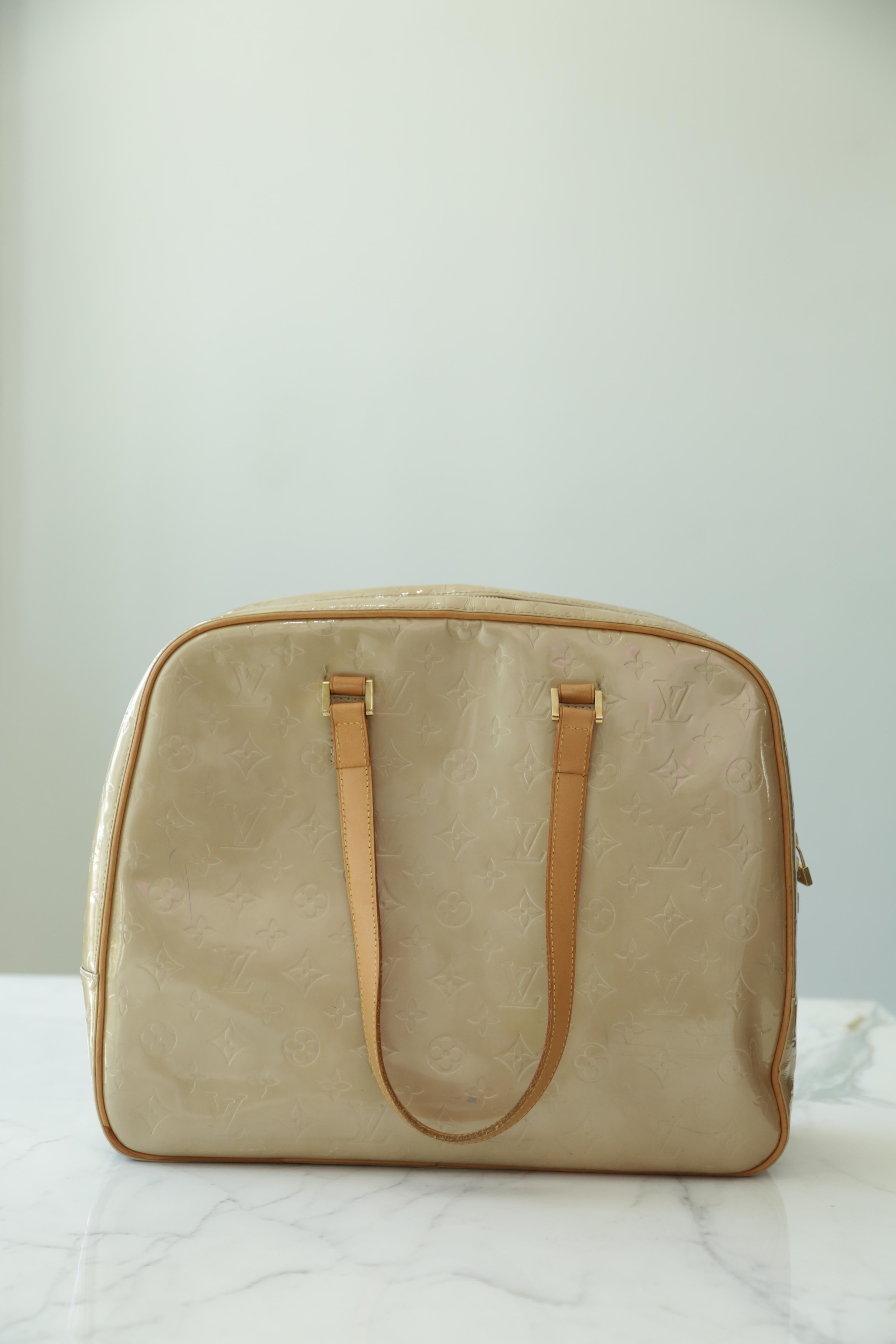 90s Louis Vuitton Vintage Patent Shoulder Carry-on Bag For Sale at 