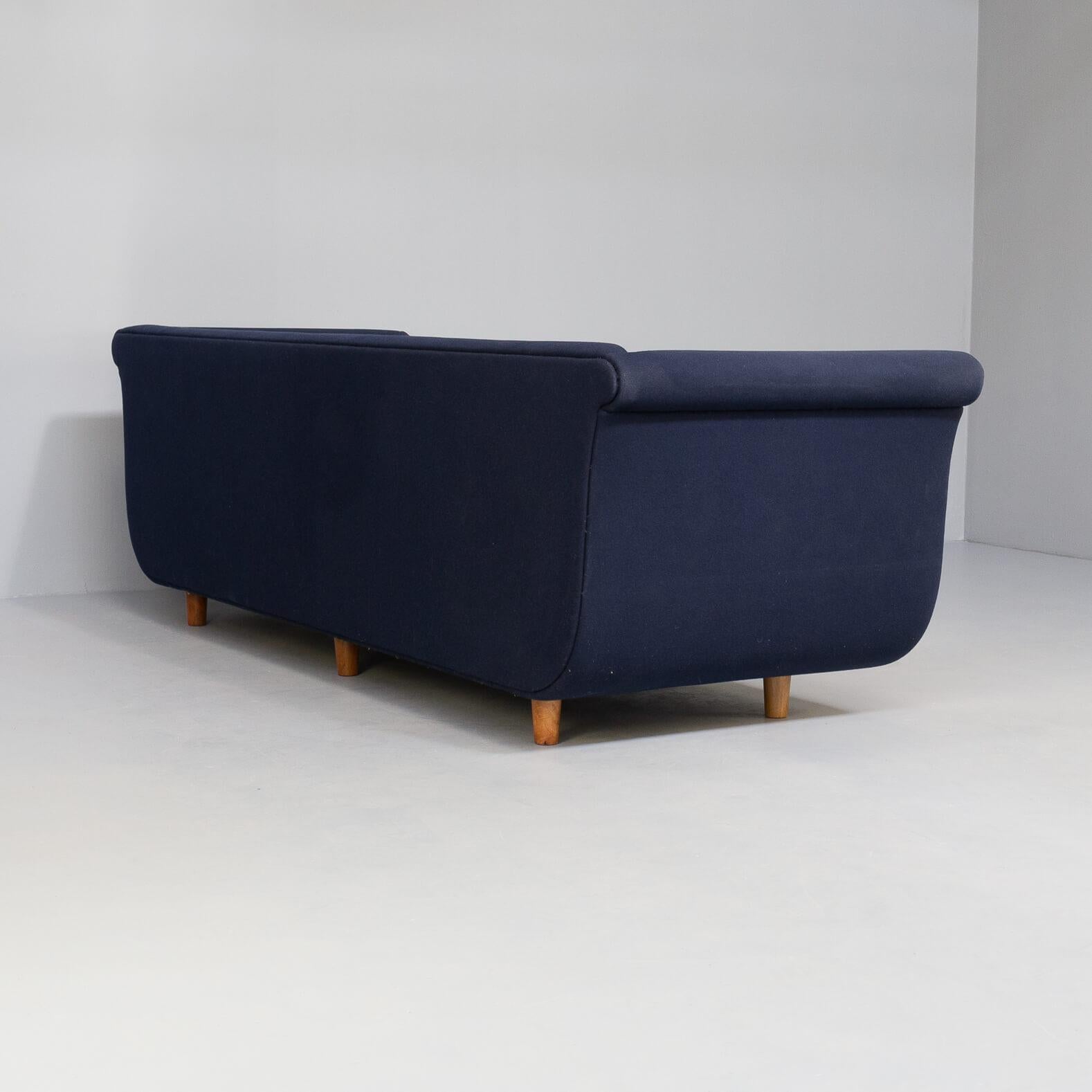Post-Modern 90s Luca Meda 'primafila' Sofa for Molteni & C For Sale