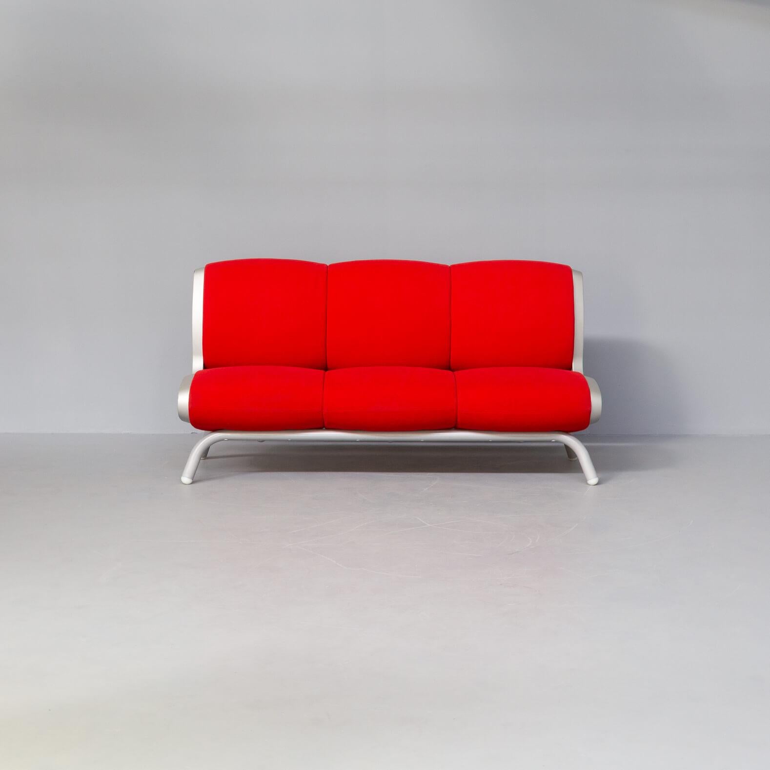 The impressive ‘Gluon’ sofa has a lacquered steel and firm frame with rounded feet. This sofa has the beautiful rounded frame with firm and comfortable seating. The void in the center acts as an air cushion to make it comfortable to sit on; the hole