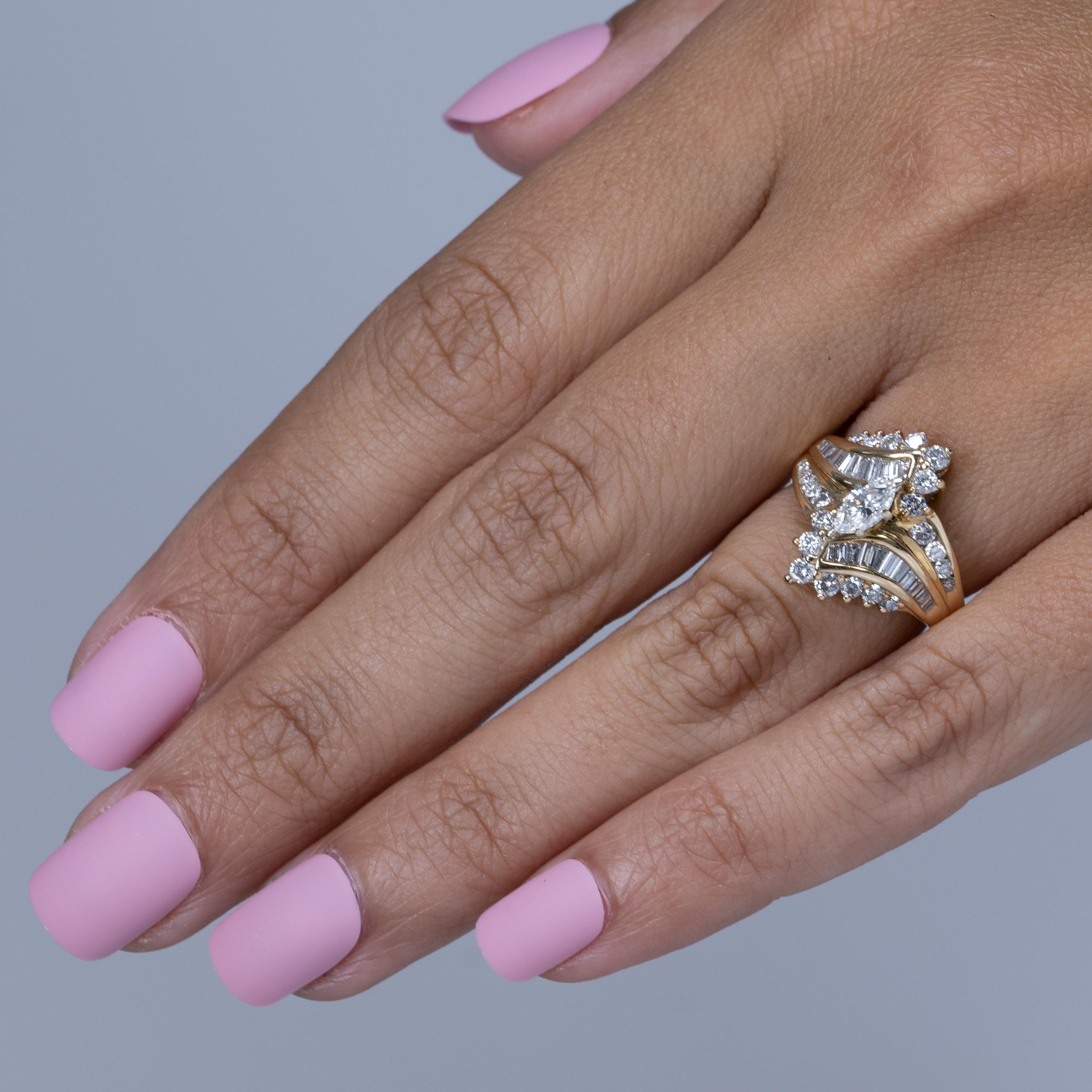 90'S Marquise Cut Diamond Yellow Gold Ring In Good Condition In Addison, TX