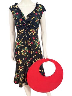 Bolso redondo grande de charol rojo de Moschino Jeans de los 90