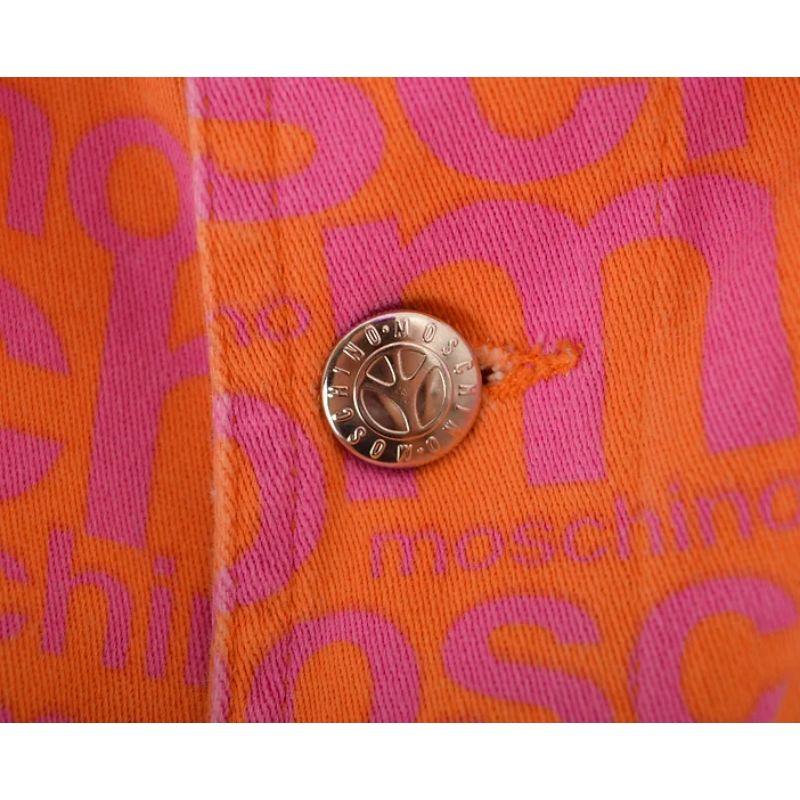 Moschino, veste courte sans manches rose et orange à motif « Off Key » des années 90 en vente 2