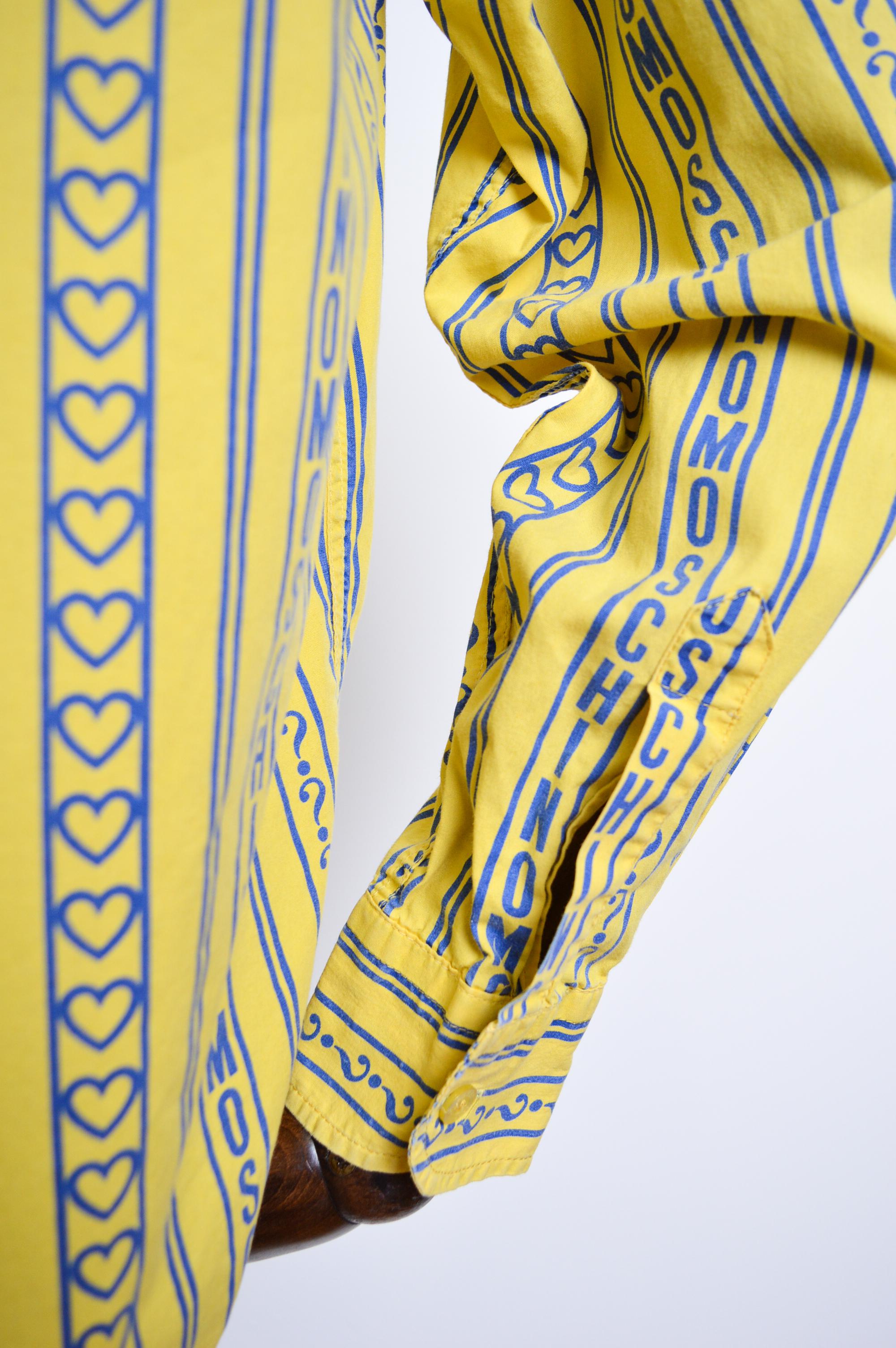 90's Moschino Vintage Gelb & Blau wiederholen Logo drucken Langarm-Shirt im Angebot 8
