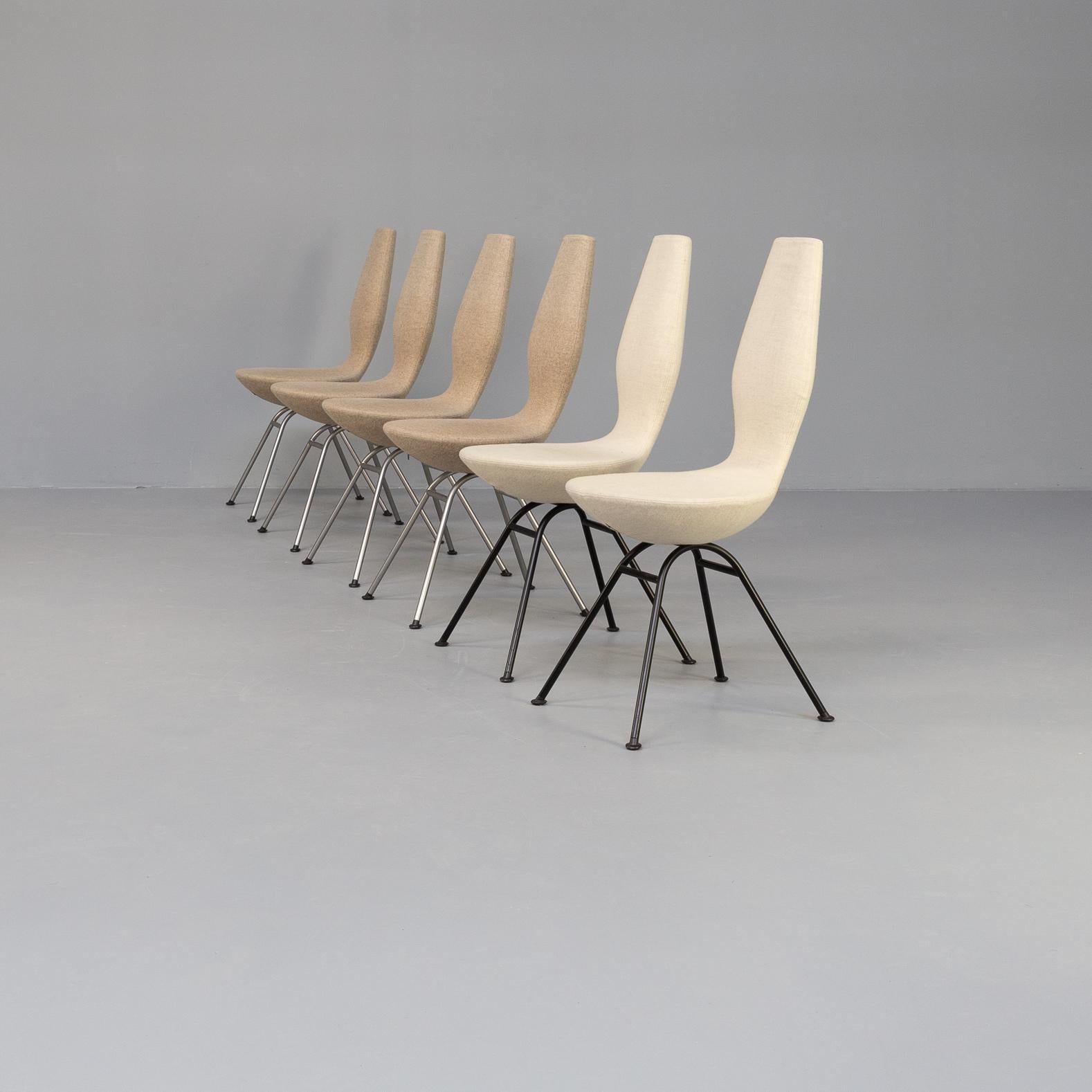 Date is a full matching with Stokke chair, ‘active’ chair. Active means that the chairs move a little back and forward. Forward for working postions and backwards for relax positions. Not only is it a statement piece, but it is also crafted to