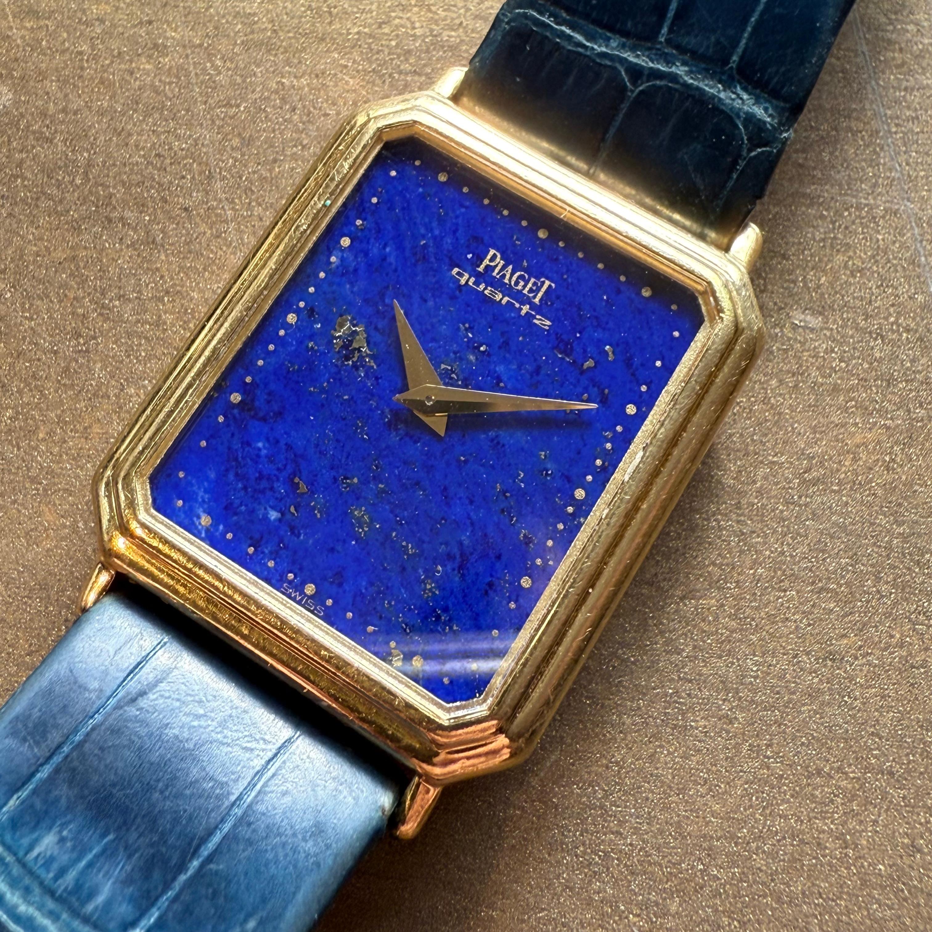 Raro orologio Piaget
Rif. 7148
Rarissimo quadrante in lapislazzuli
Cassa in oro giallo 18 KT 
Movimento al quarzo
Periodo: 90's
Cassa mm 23 x 30
Cinturino originale Piaget in pelle blu
Fibbia originale Piaget in oro giallo 18 KT
Nuova