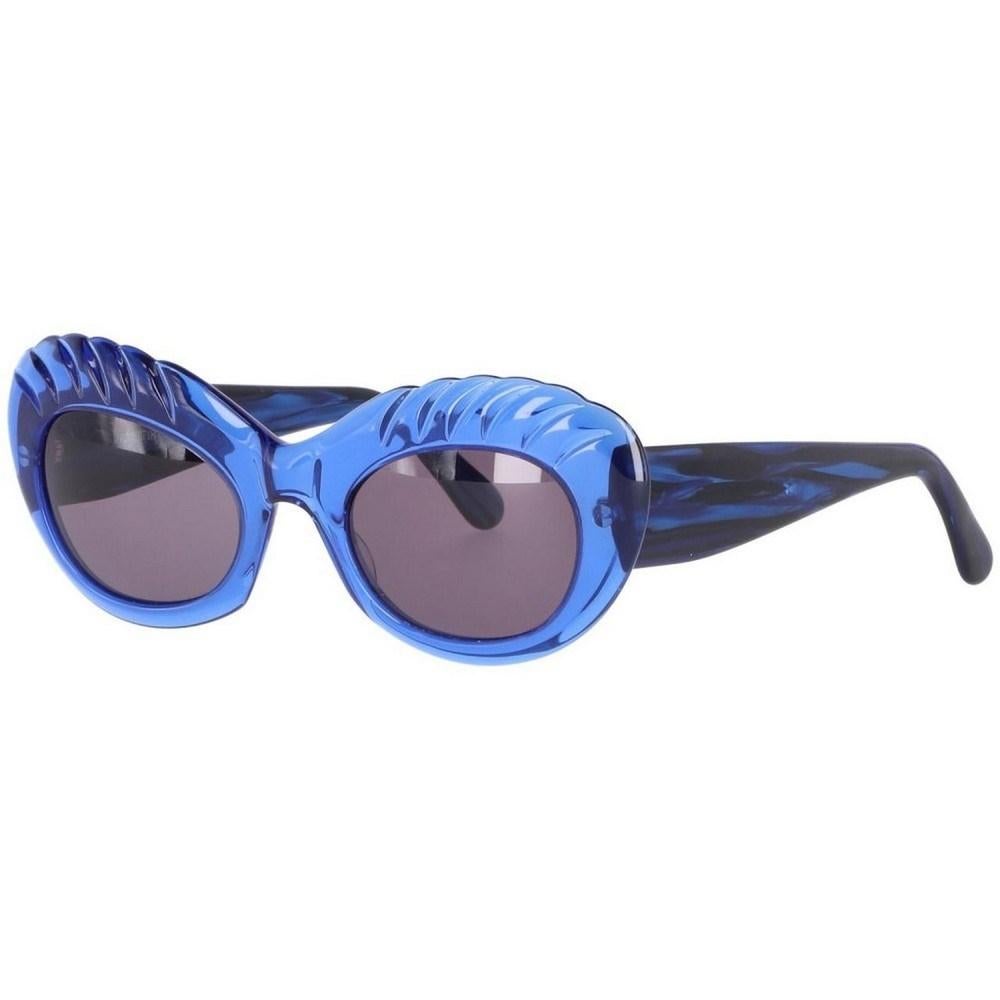 Robert La Roche transparent blue acetate sunglasses with butterfly-shape frames. Brown shaded lenses.

Width: 15 cm
Height: 5,5 cm

Product code: X5219

Notes: Please note this item cannot be shipped to the US.

Composition: Acetate

Made in: