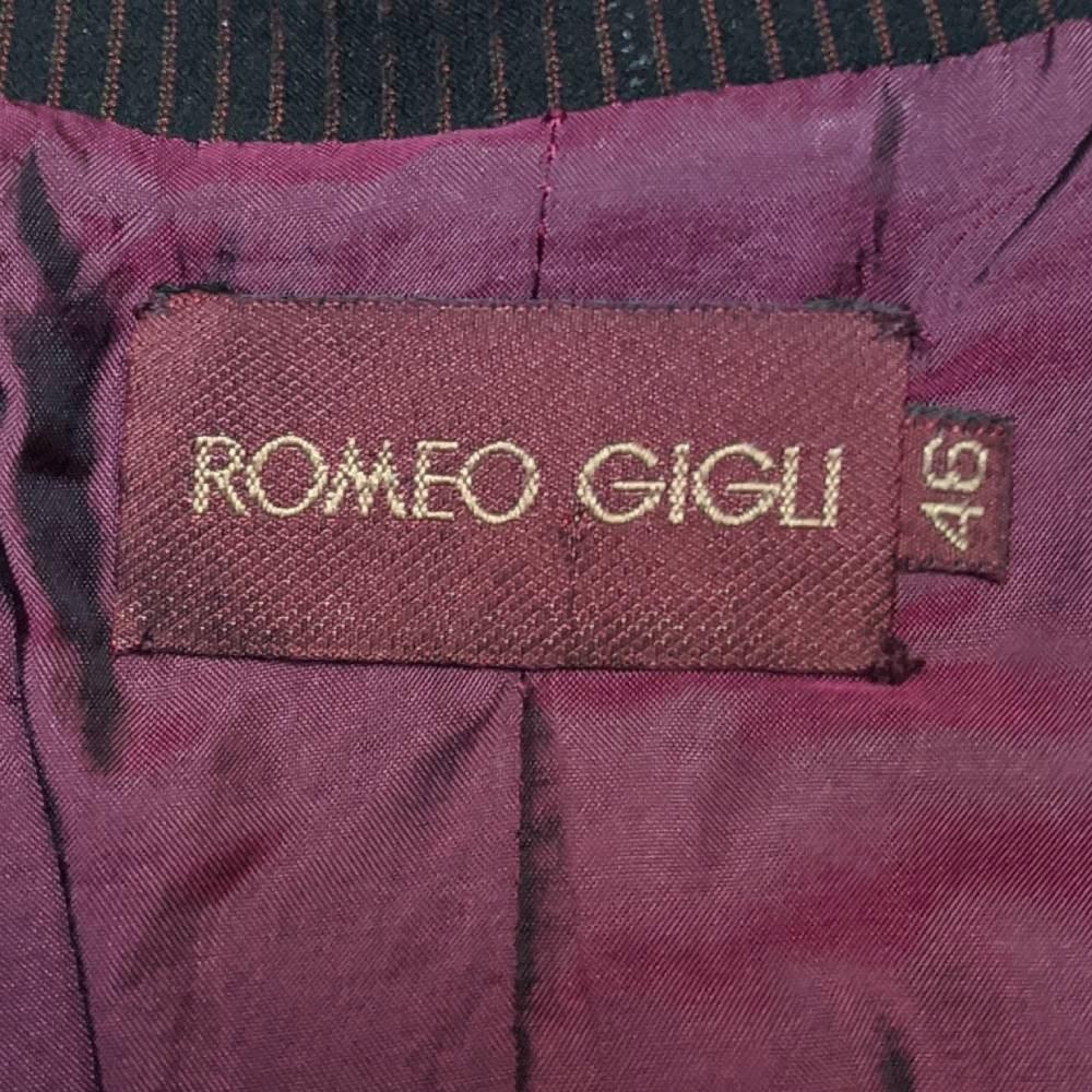 90s Romeo Gigli burgundy pinstriped black blazer For Sale 1