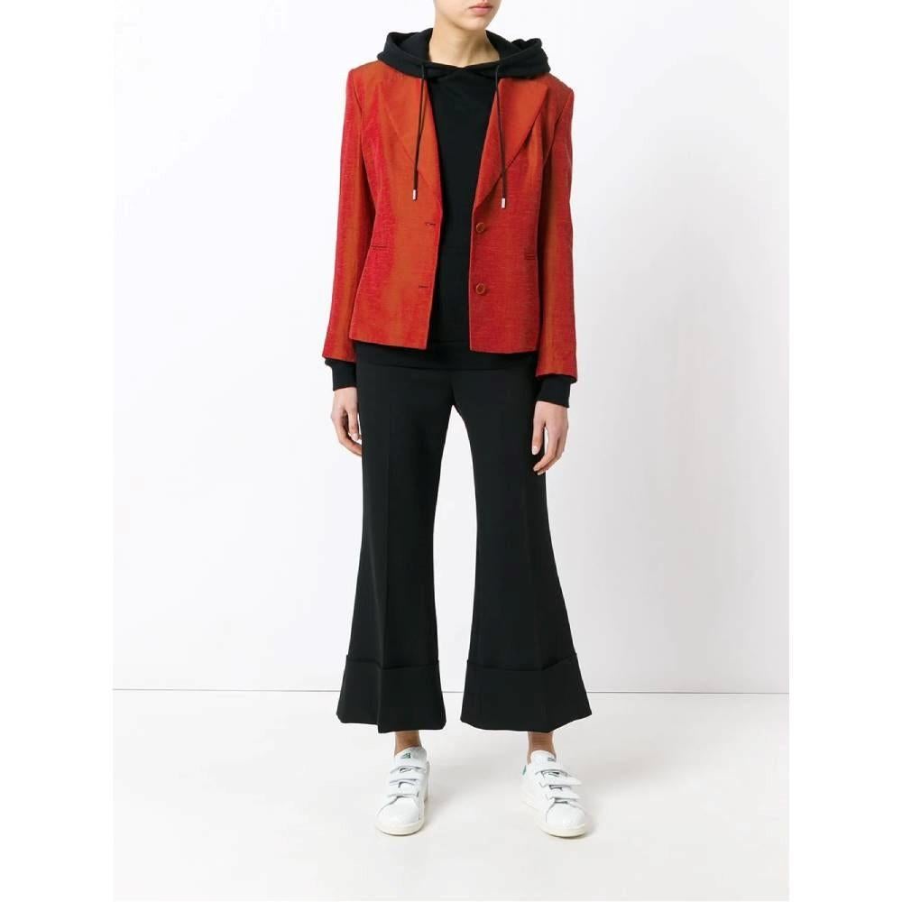 Romeo Gigli orange red fitted jacket with revers collar and two frontal buttons closure. Two frontal faux welt pockets.

Size: 44 IT

Flat measurements
Height: 61 cm
Bust: 48 cm
Sleeves: 52 cm
Shoulders: 39 cm

Product code: A7174

Composition: