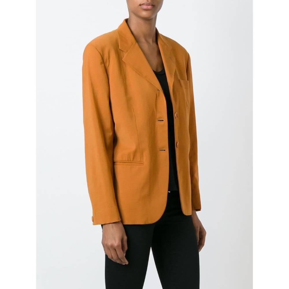 Romeo Gigli orange wool jacket. Classic collar, frontal buttoning, two welt pockets and breast welt pocket. Shoulders lightly padded. Orange iridescent lining and two buttoned internal pockets.

Size: 46 IT

Flat measurements
Height: 68 cm
Bust: 45