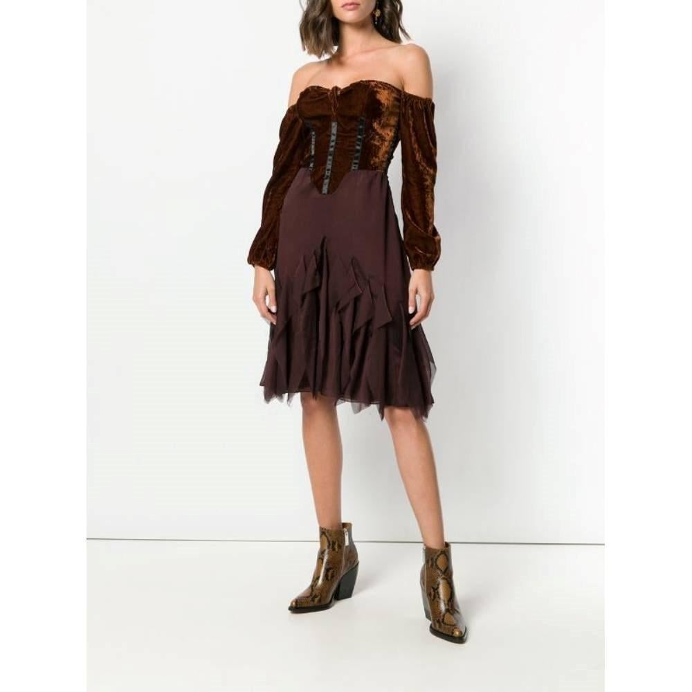 Romeo Gigli brown velvet 90s midi dress with deep heart neckline, long elasticated sleeves, narrow waist and bottom ruffles. Side zip fastening.

Size: 44 IT

Flat measurements
Height: 97 cm
Bust: 35 cm

Product code: A8476

Composition: 100%