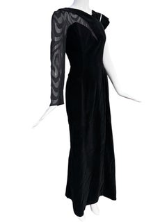 Robe de soirée Thierry Mugler des années 1990, en velours noir, à une seule épaule, en maille illusion