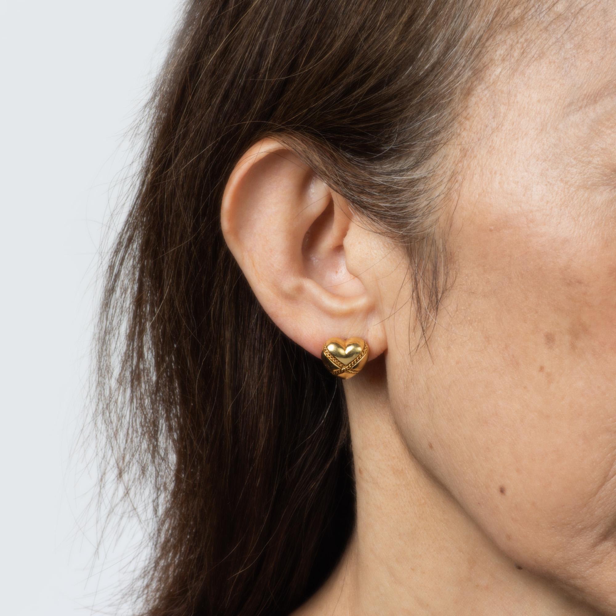Modern 90s Tiffany & Co Cross My Heart Chain Earrings Vintage 18k Yellow Gold Studs For Sale
