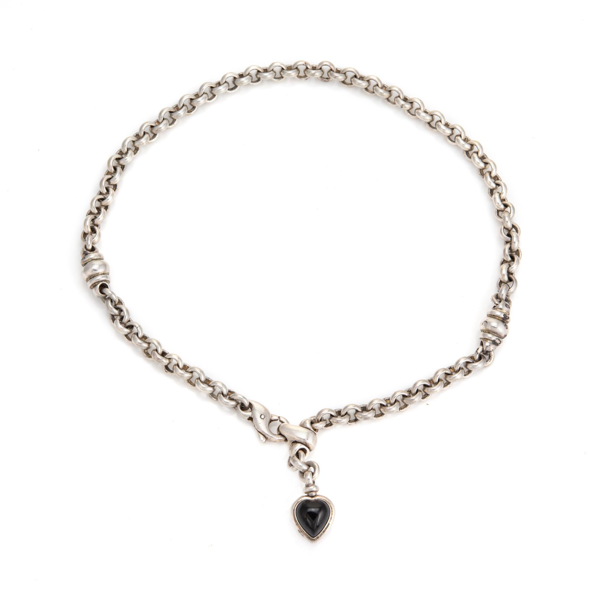 Stylish and finely detailed vintage Tiffany & Co heart necklace, crafted in sterling silver (circa 1990s).  

The necklace features a reversible cabochon cut onyx and carnelian heart shaped pendant drop (the stones measure 11.5mm each). Measuring 17