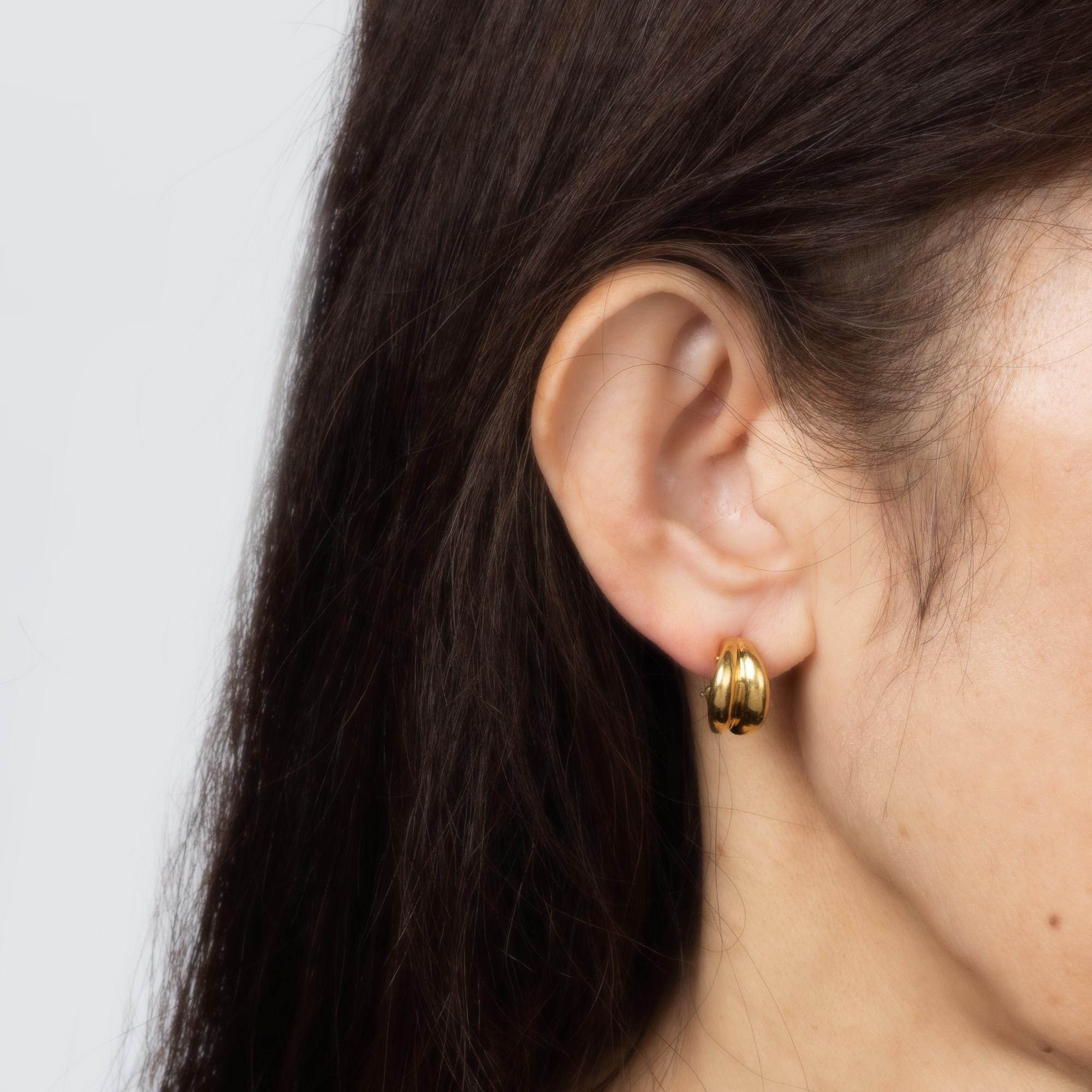 90er Jahre Tiffany & Co Kleine Krabbenohrringe Vintage 18k Gelb Gold Signiert Huggies (Moderne) im Angebot