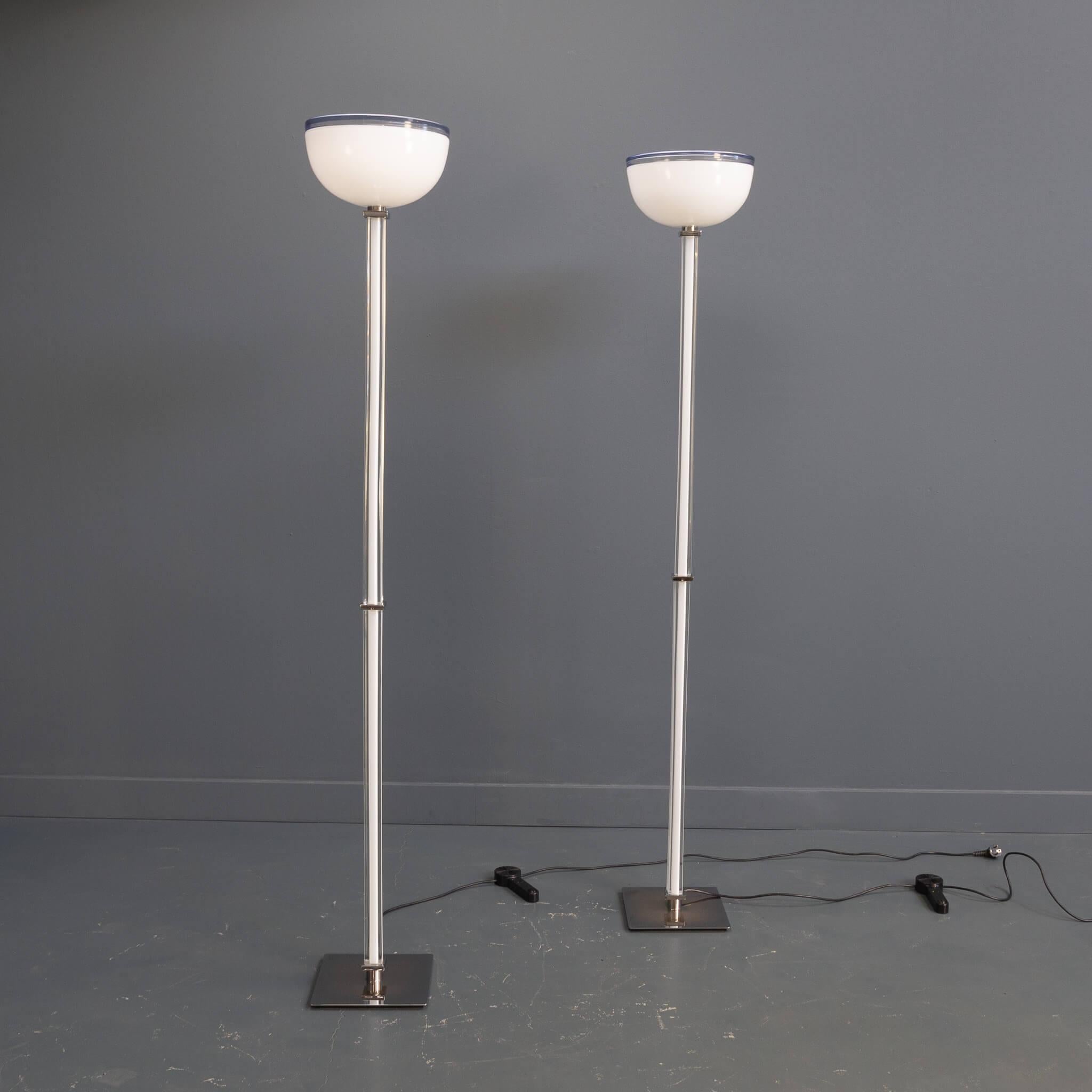 Paolo Venini (12 gennaio 1895 - 22 luglio 1959) è stato uno dei protagonisti della produzione del vetro di Murano e un importante contributo al design italiano del XX secolo. An He è conosciuto per aver fondato l'omonima vetreria Venini & C. Venini