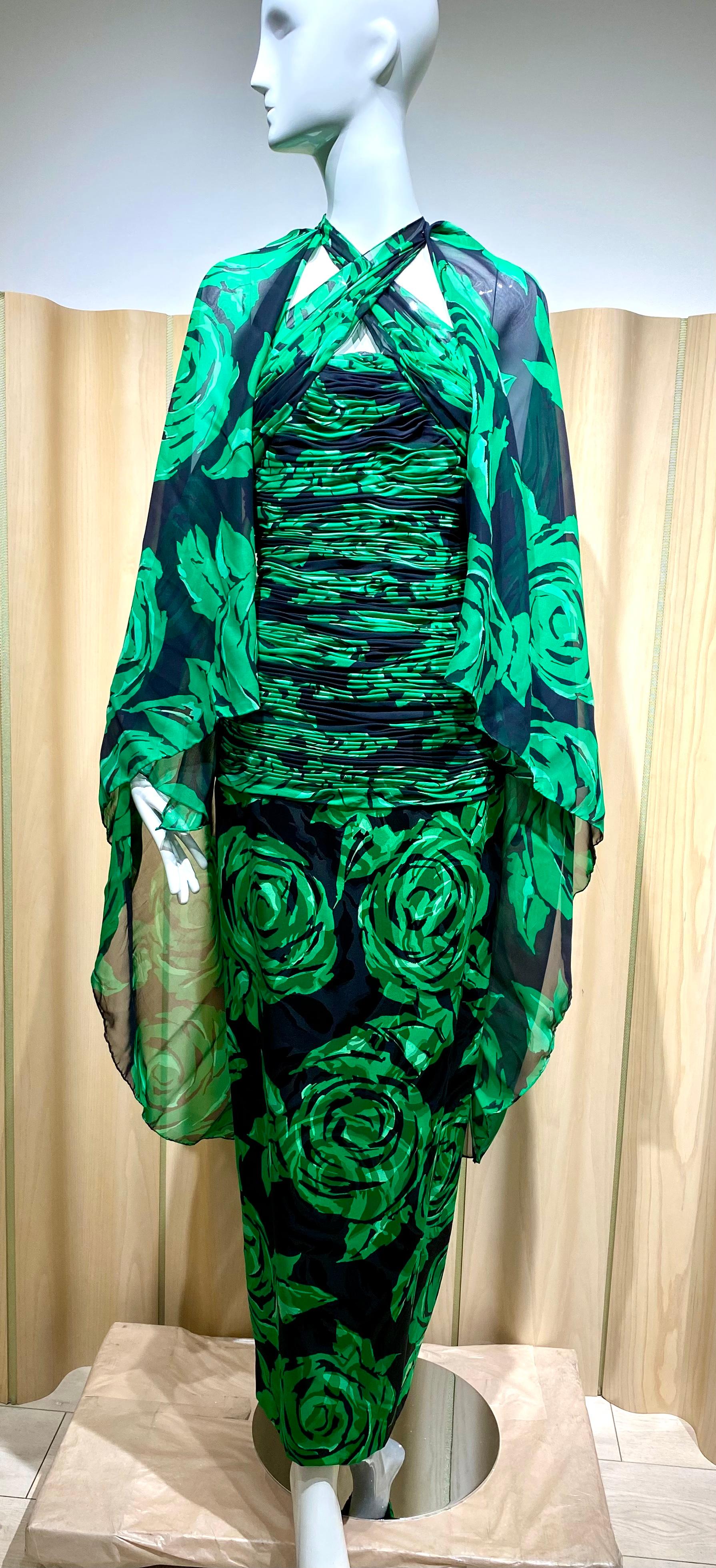90s Valentino Green and Black Silk Chiffon Halter Dress with Detachable Cape For Sale 3