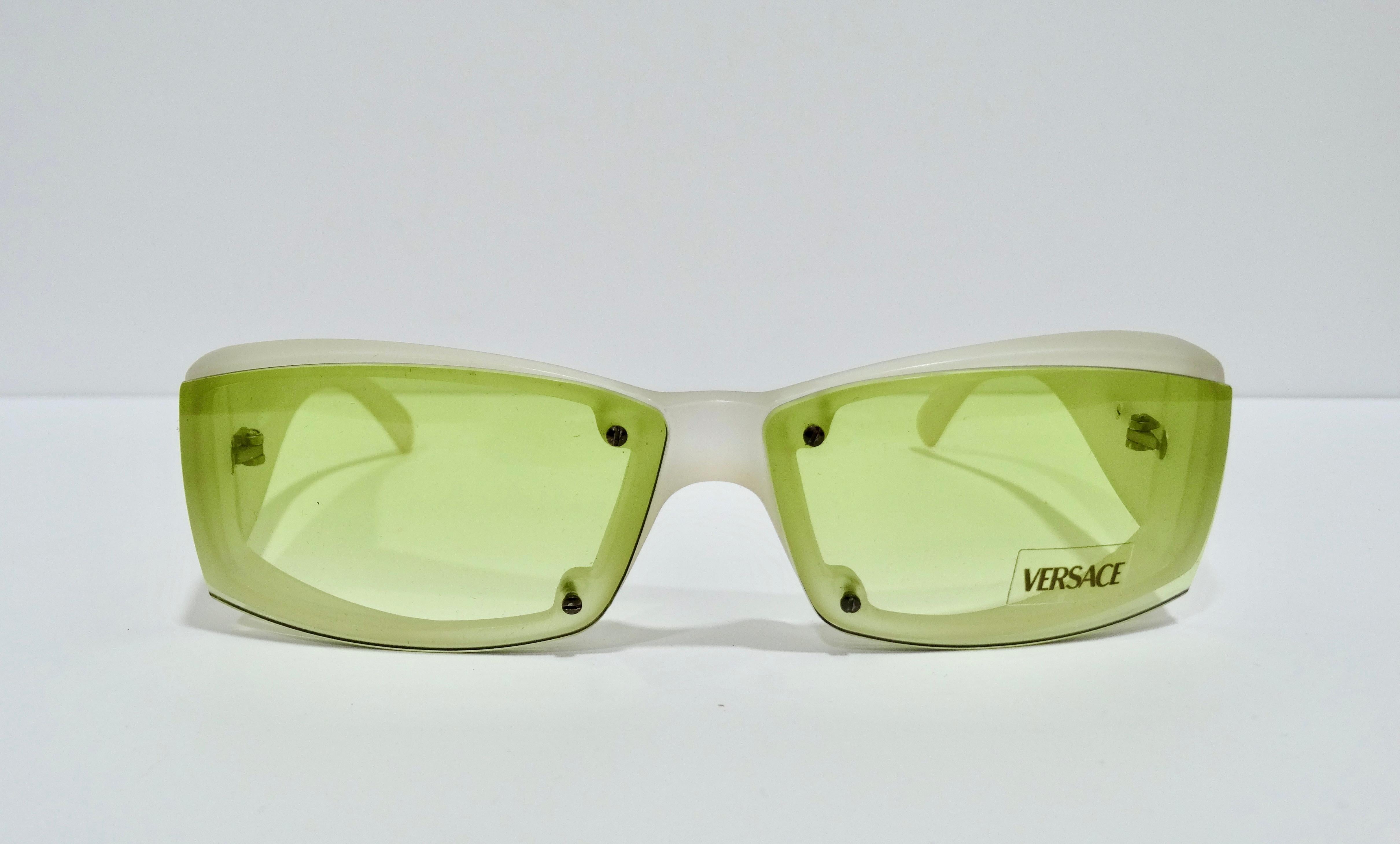 Everyone needs a pair of edgy sunglasses in their collection. This can take any outfit up 10 notches. This lime green is perfect to add a pop of color to any outfit and the modern touches will keep you reaching for them. Features include green