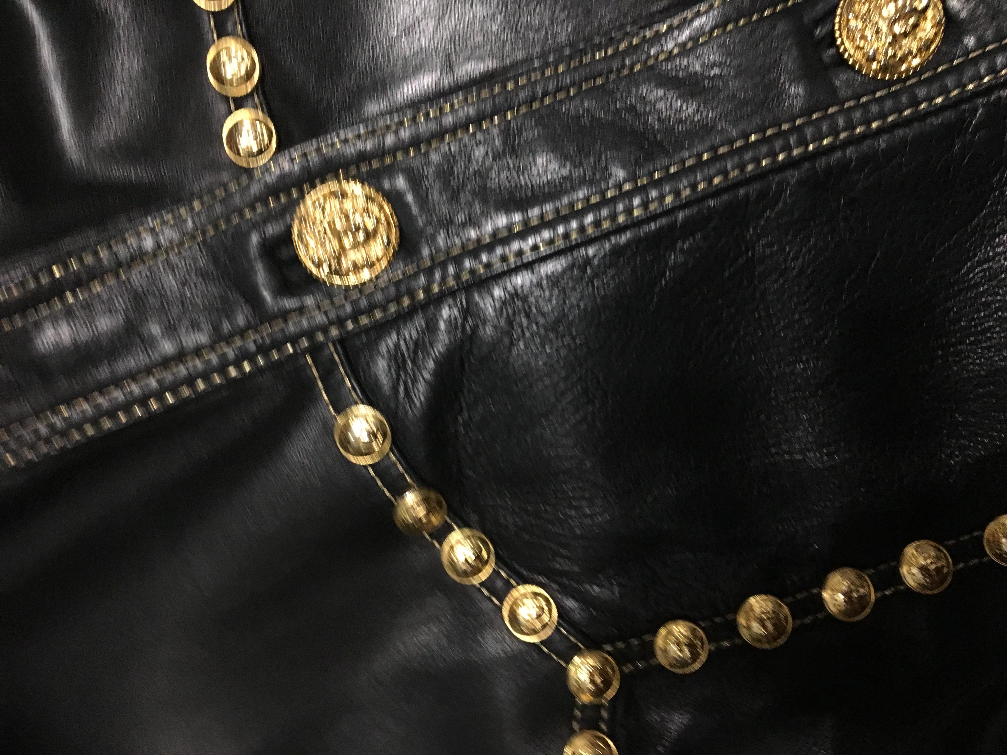 90's Versace Leather Suit (jacket and Skirt)  with golden studs In Good Condition For Sale In Paris, FR