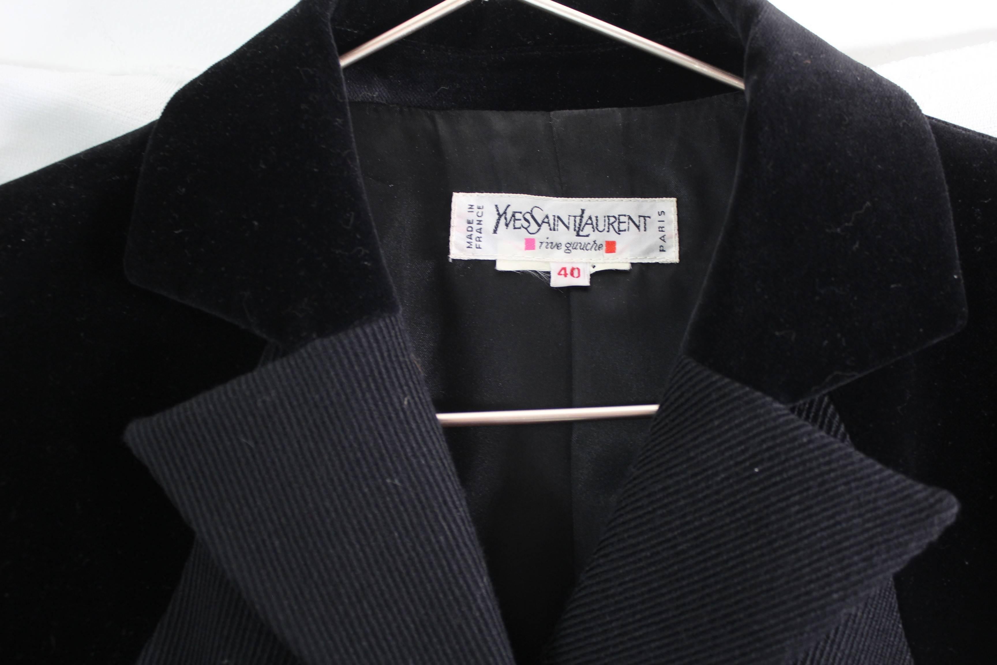 Nice Vintage Yves saint Laurent jacket in Wool and velvet.

Size FFr 440

Really good condition