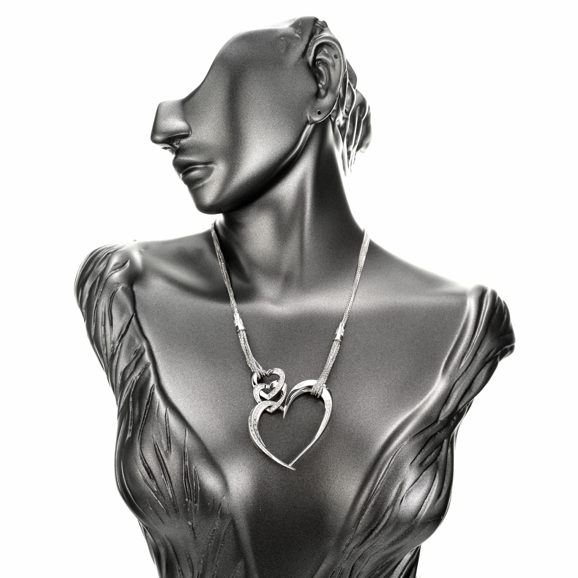 .91 Carat Round Diamond Gold Triple Heart Multi Chain Necklace (Collana con ciondolo a catena) in vendita 4