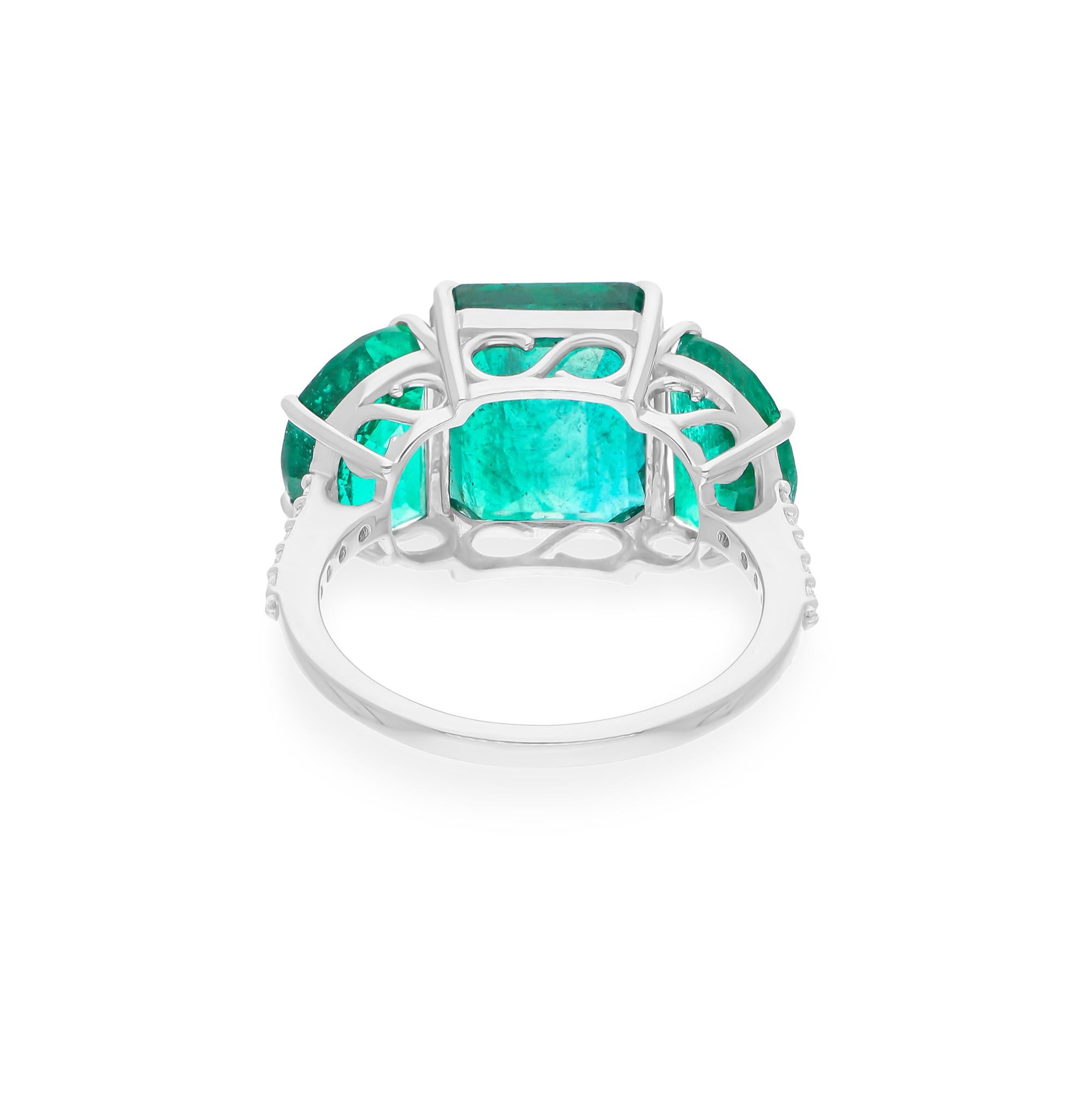 Modern 9.1 Carat Zambian Emerald Cocktail Ring 0.11 Carat SI/H Diamond 18k White Gold For Sale
