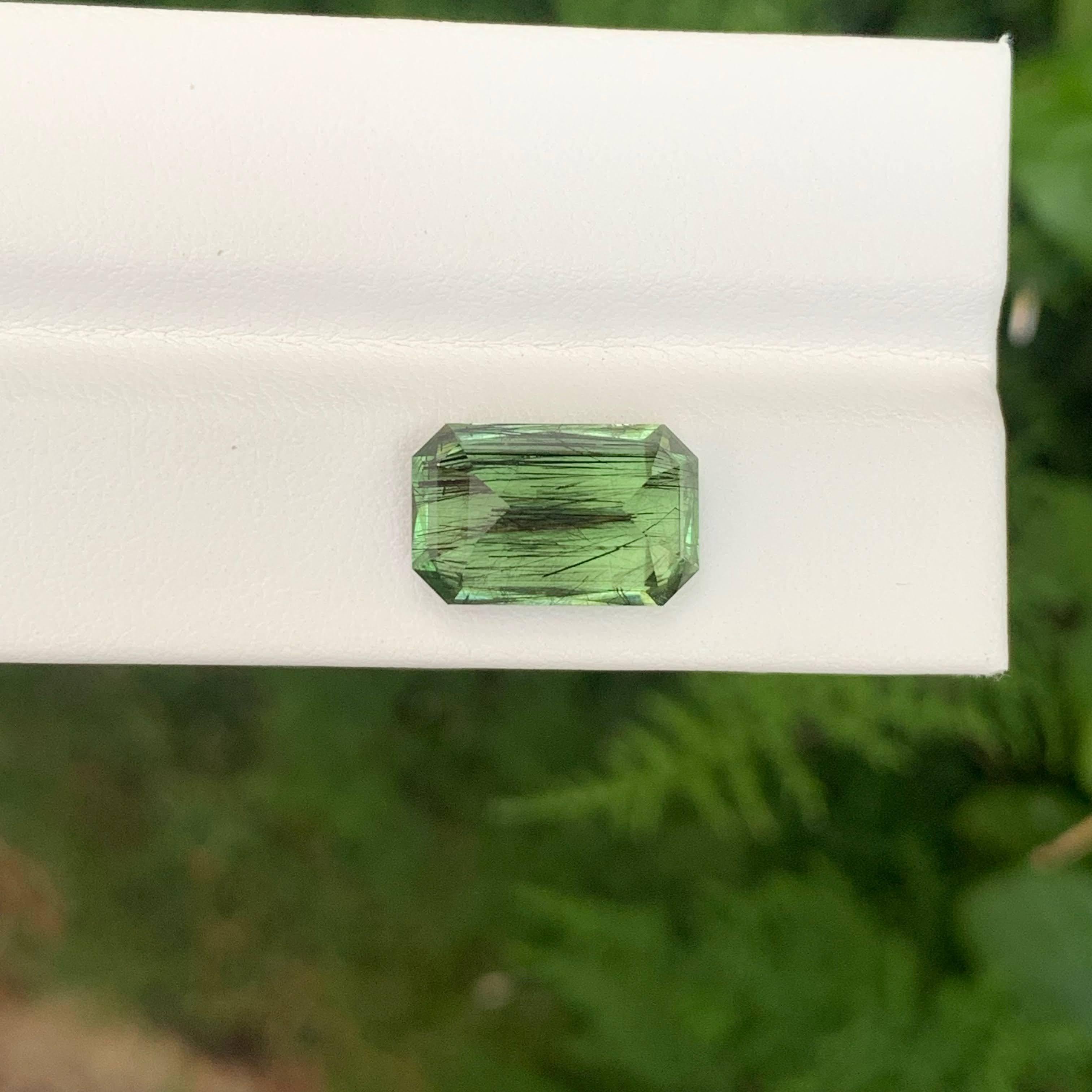 Modern 9.10 Carat Natural Loose Green Rutile Peridot Emerald Cut Pakistani Gemstone For Sale