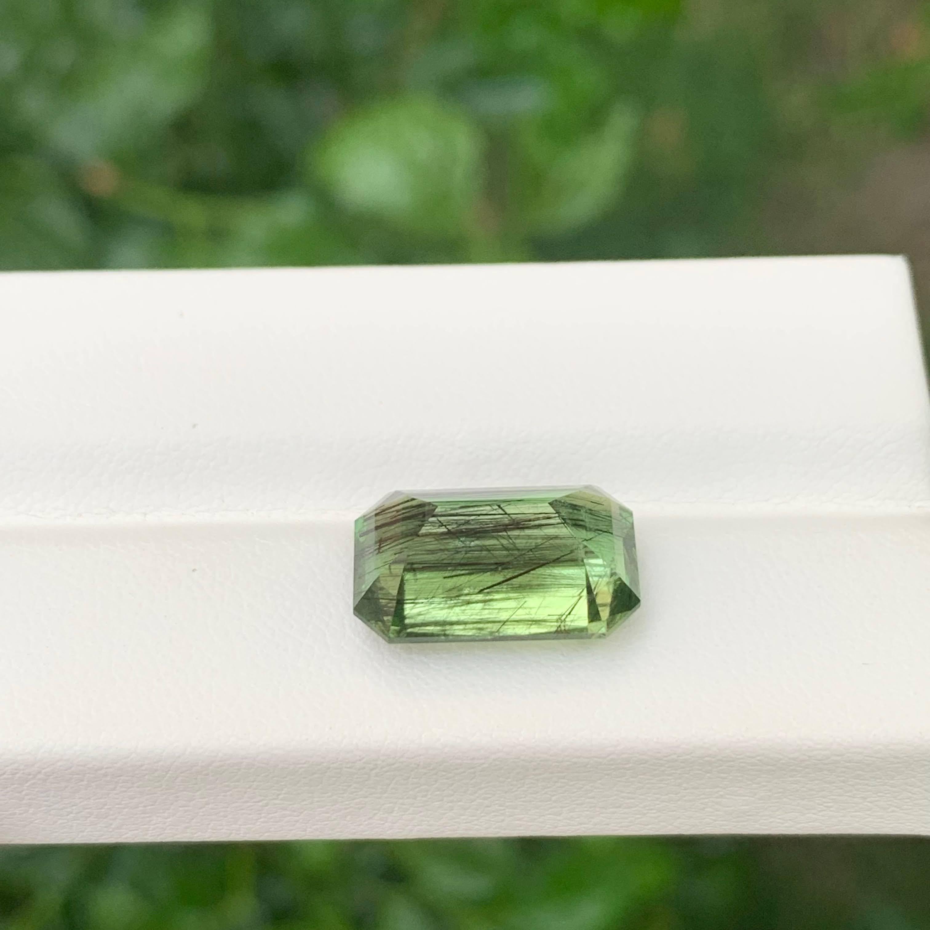 9.10 Carat Natural Loose Green Rutile Peridot Emerald Cut Pakistani Gemstone In New Condition For Sale In Bangkok, TH