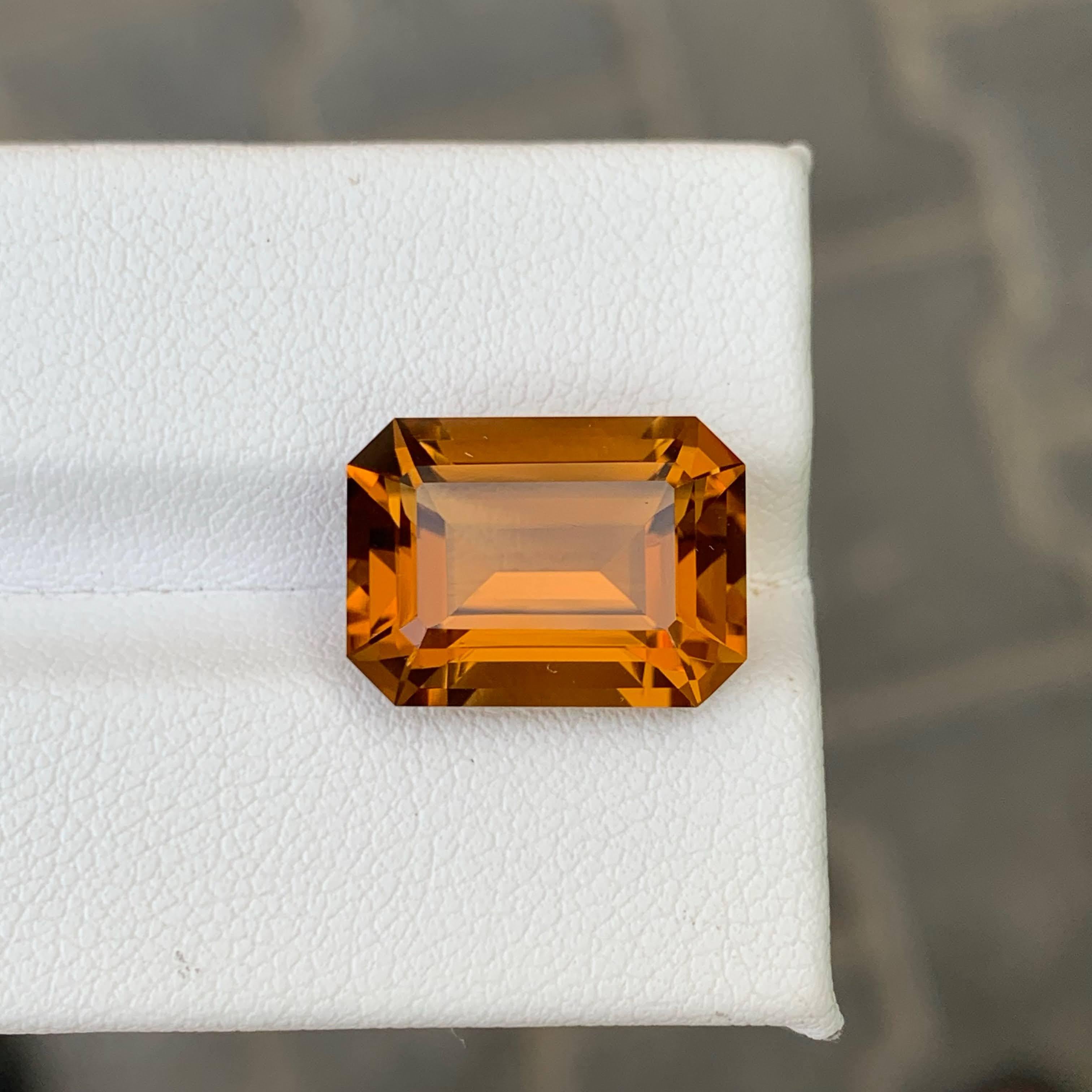 da uomo o donna 9.10 Carat Natural Loose Orange Yellow Citrine Emerald Cut African Gemstone in vendita