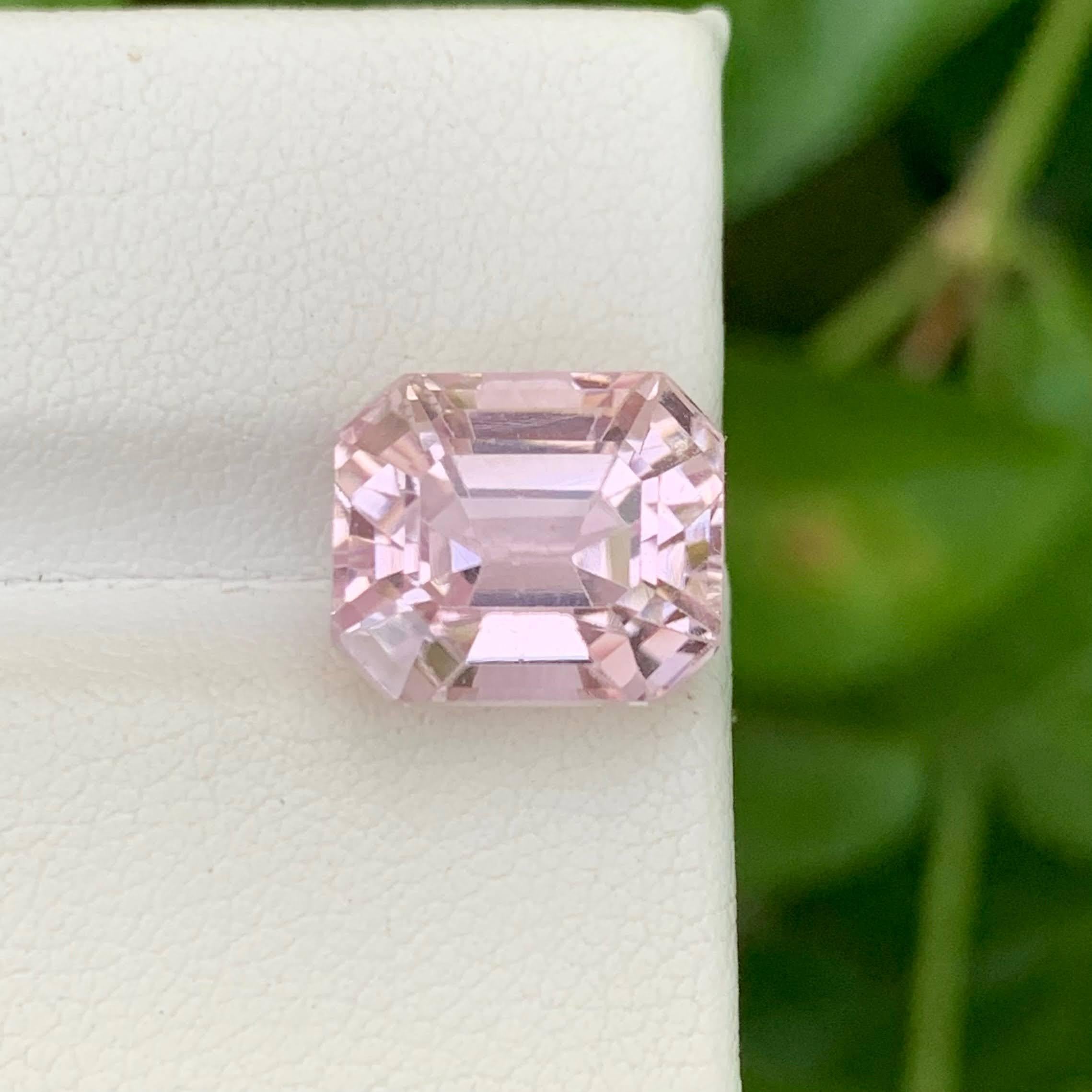 Gewicht 9,10 Karat 
Abmessungen 11.1x9.6x9.6mm
Behandlung Bestrahlt 
Herkunft Afghanistan 
Klarheit VVS 
Form Schliff Smaragd 





Dieser 9,10 Karat schwere, lose rosa Kunzit aus Afghanistan hat einen atemberaubenden Smaragdschliff, der seinen