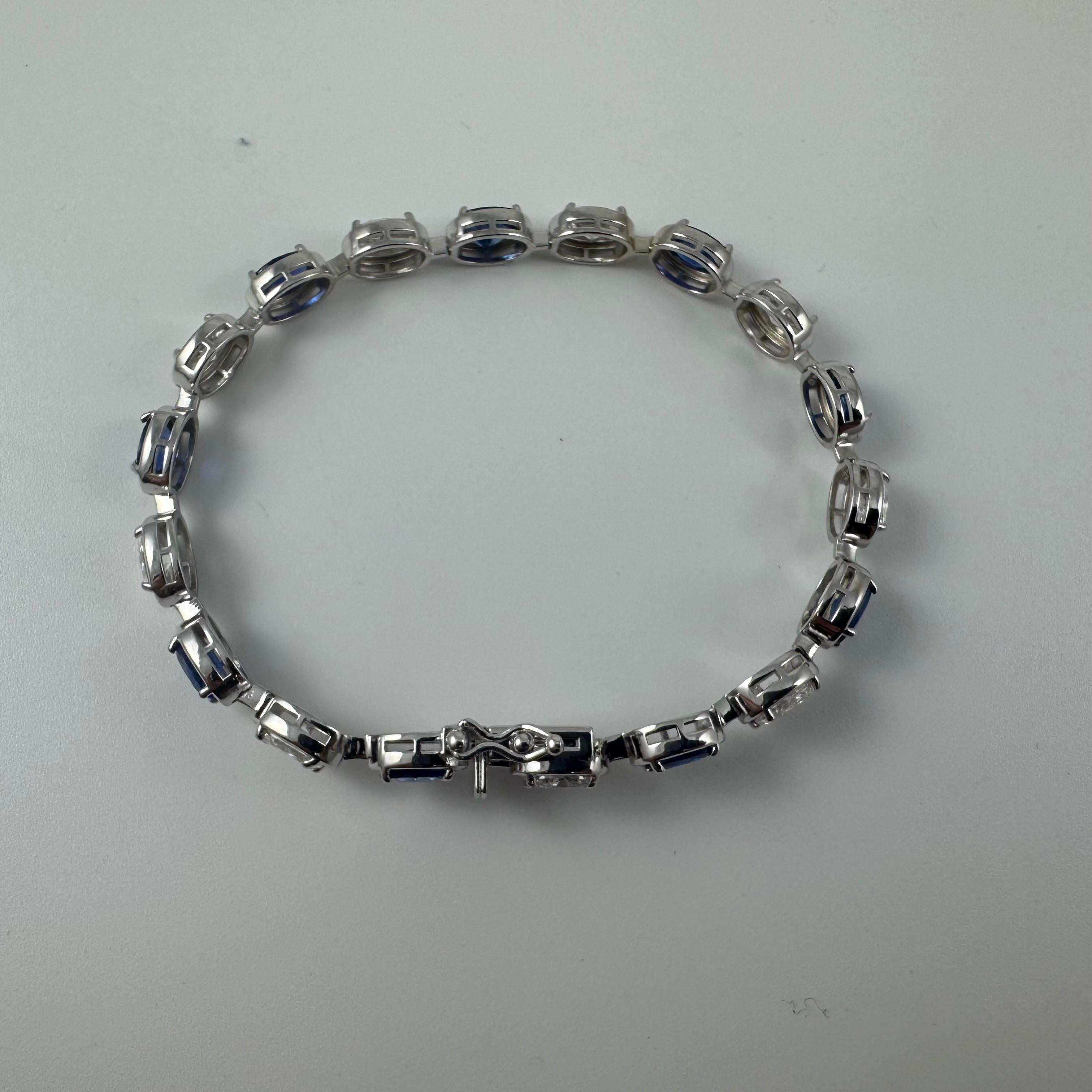 Femenino o masculino Pulsera de tenis de zafiro ovalado y diamantes de 9,10 quilates en oro blanco de 14 quilates, 7 pulgadas en venta