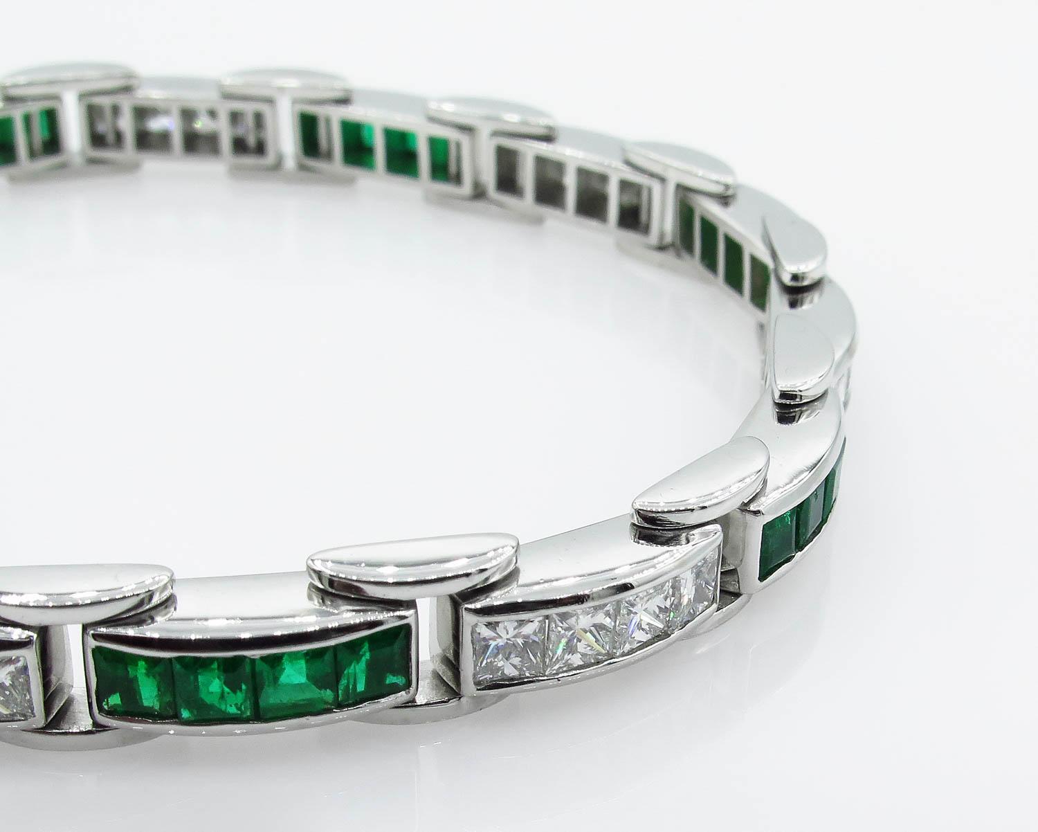 9.10 Carat Princess Diamond Green Emerald Tennis Channel Set Bracelet In Good Condition In New York, NY