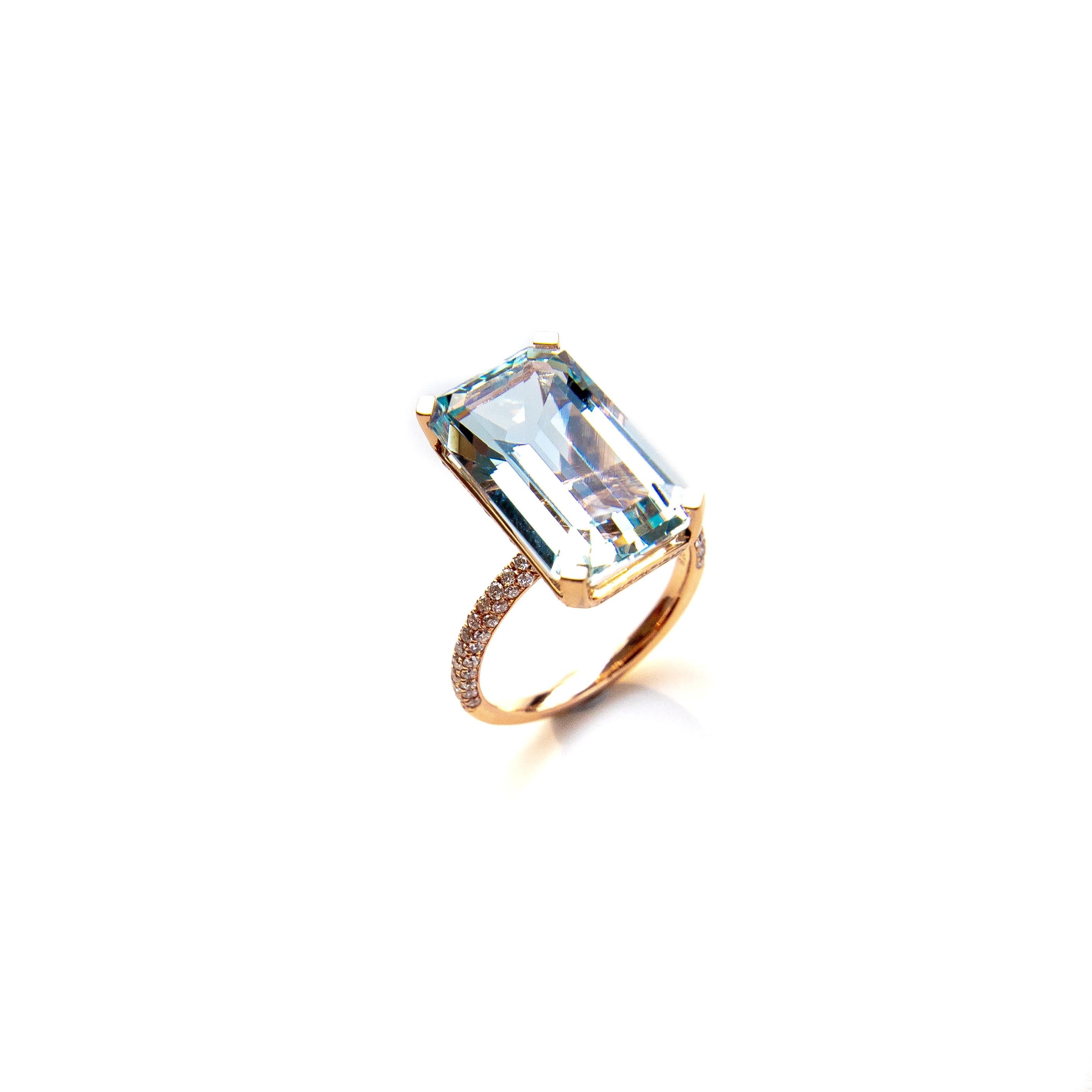 9.10ct Aquamarine and Diamond Micropave Ring in Rose Gold In New Condition For Sale In Sai Kung District, HK