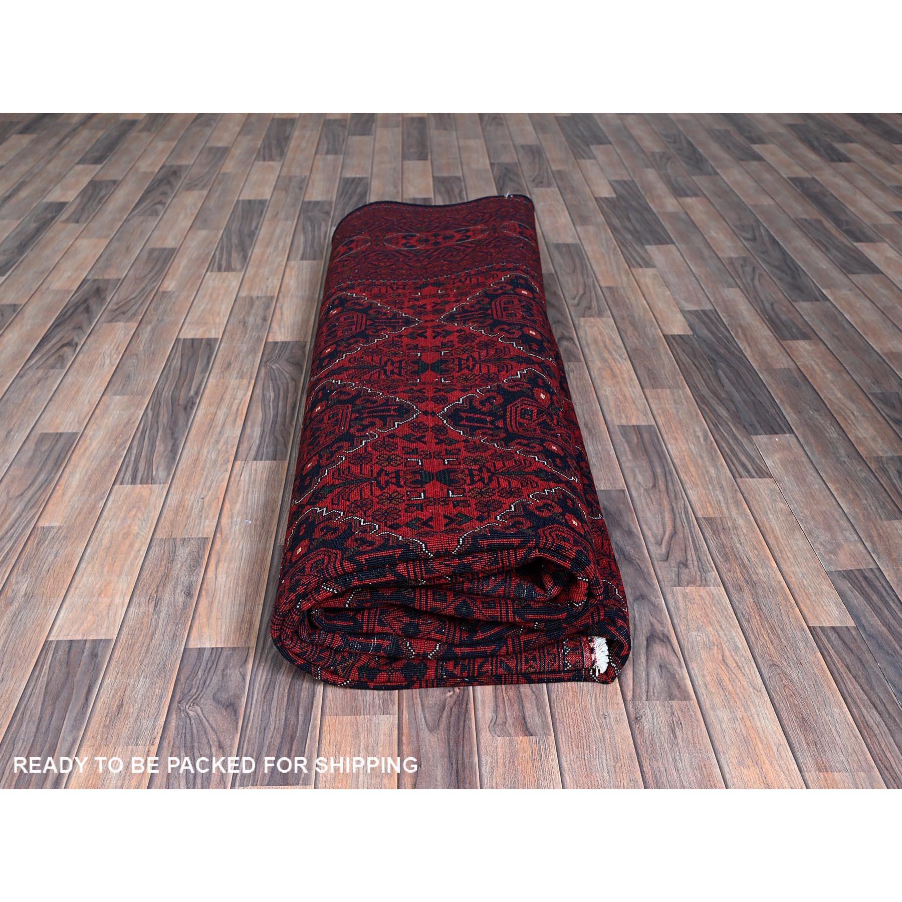 Tapis rouge afghan Khamyab à motif géométrique noué à la main 9'10