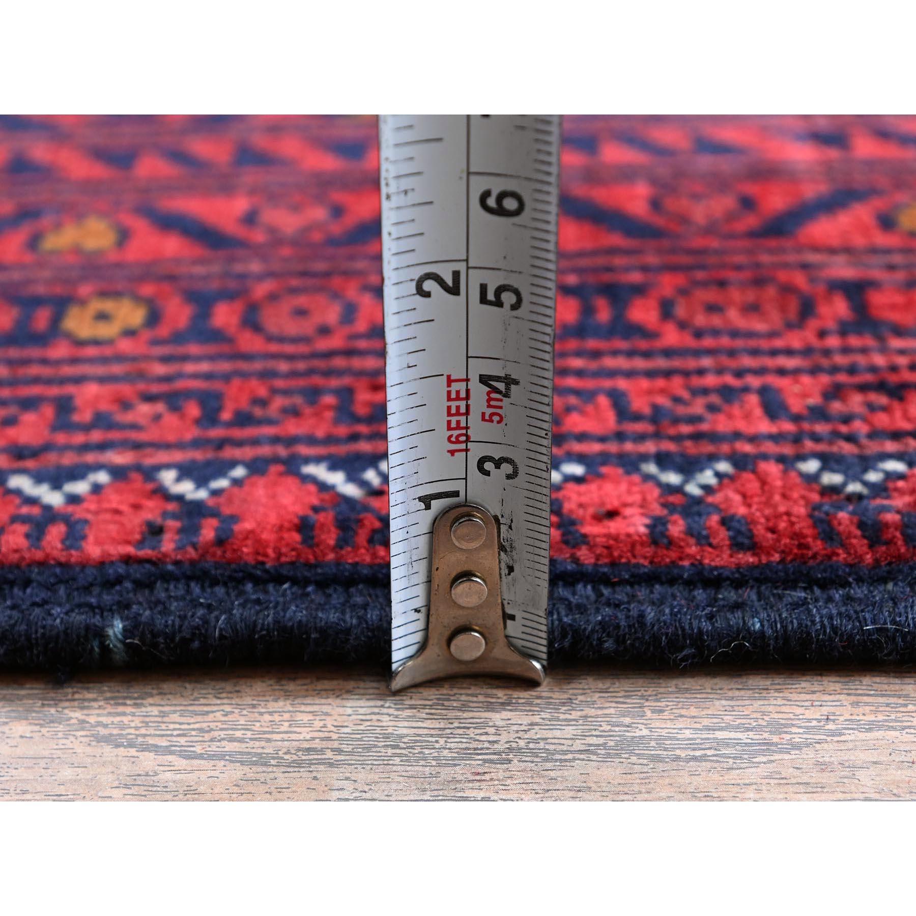 Tapis rouge afghan Khamyab à motif géométrique noué à la main 9'10