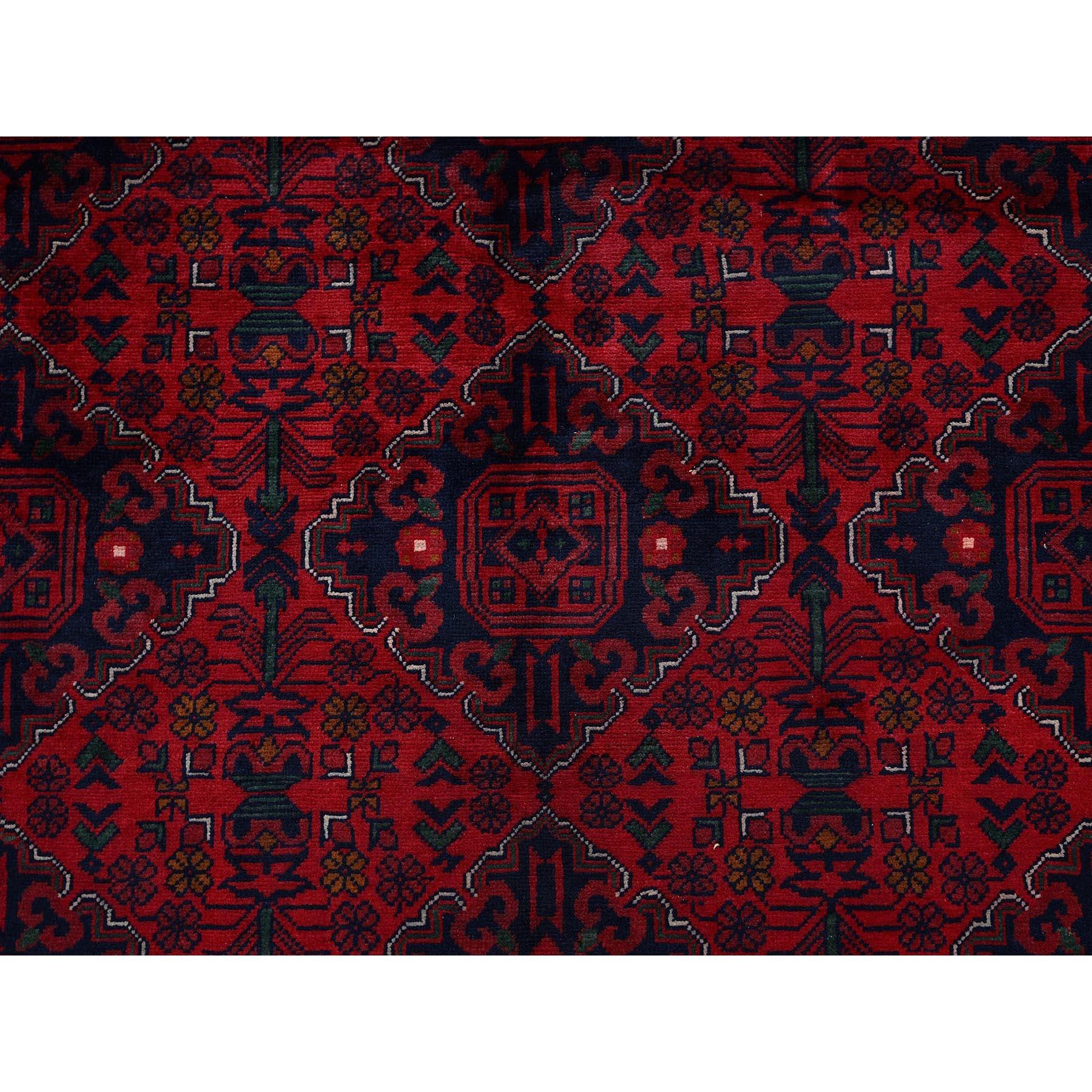 Tapis rouge afghan Khamyab à motif géométrique noué à la main 9'10