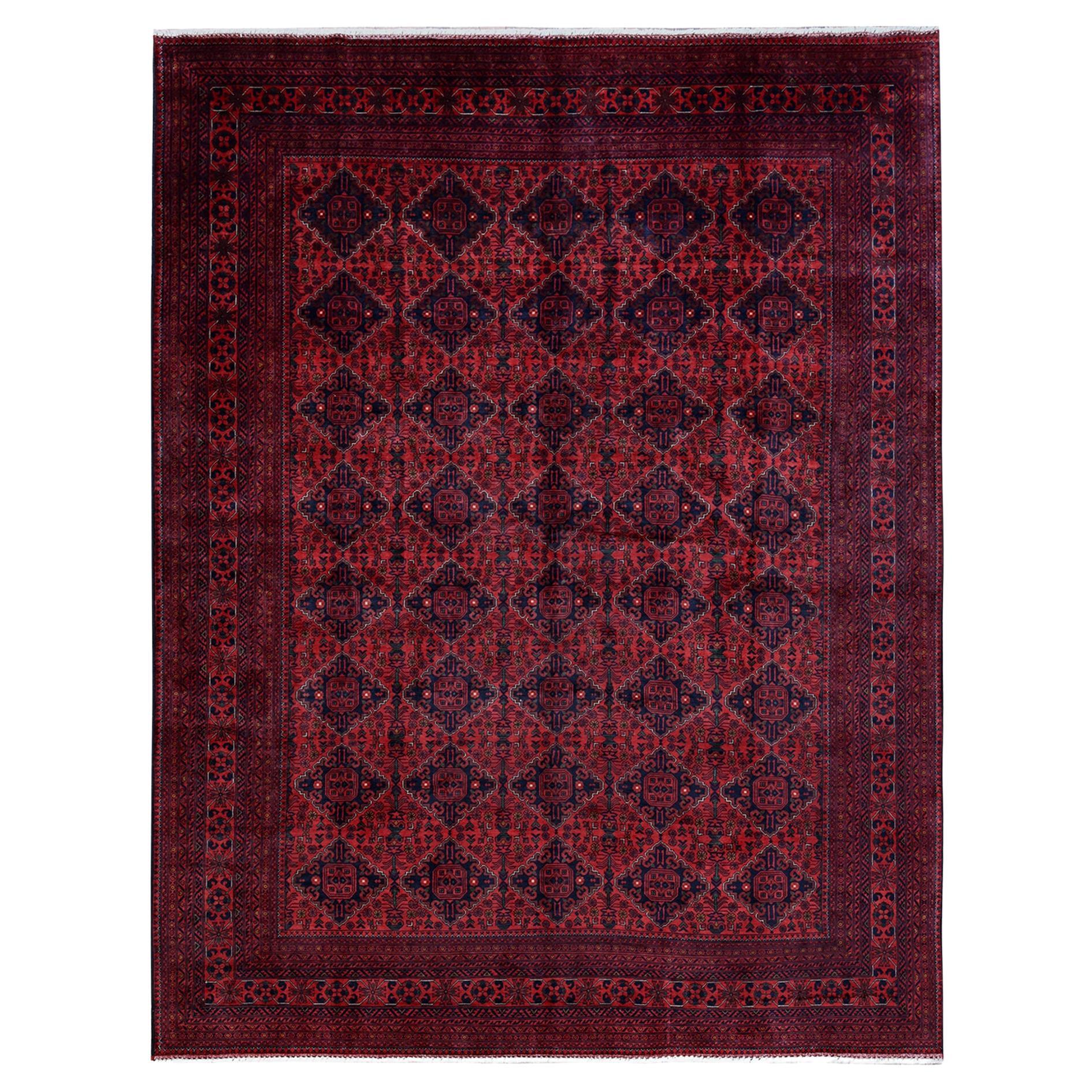 Tapis rouge afghan Khamyab à motif géométrique noué à la main 9'10"x12'10"