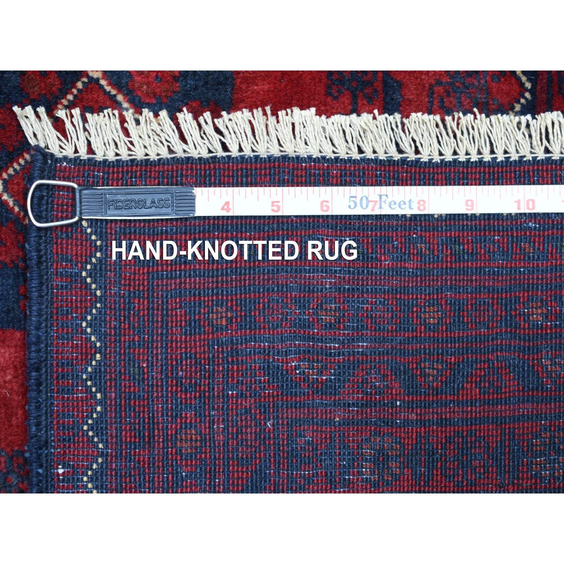 Tapis rouge afghan Khamyab noué à la main à motif géométrique 9'10