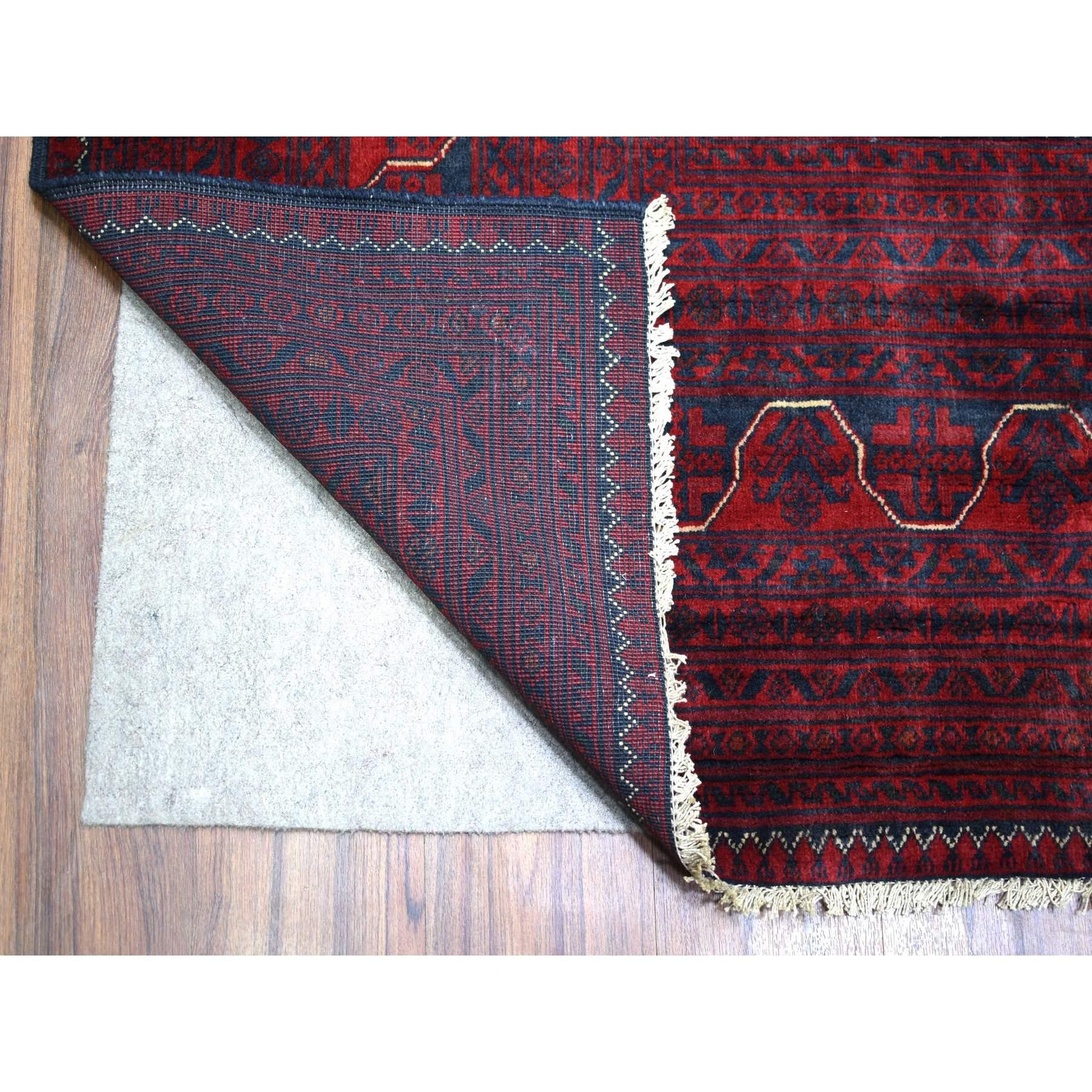 Noué à la main Tapis rouge afghan Khamyab noué à la main à motif géométrique 9'10