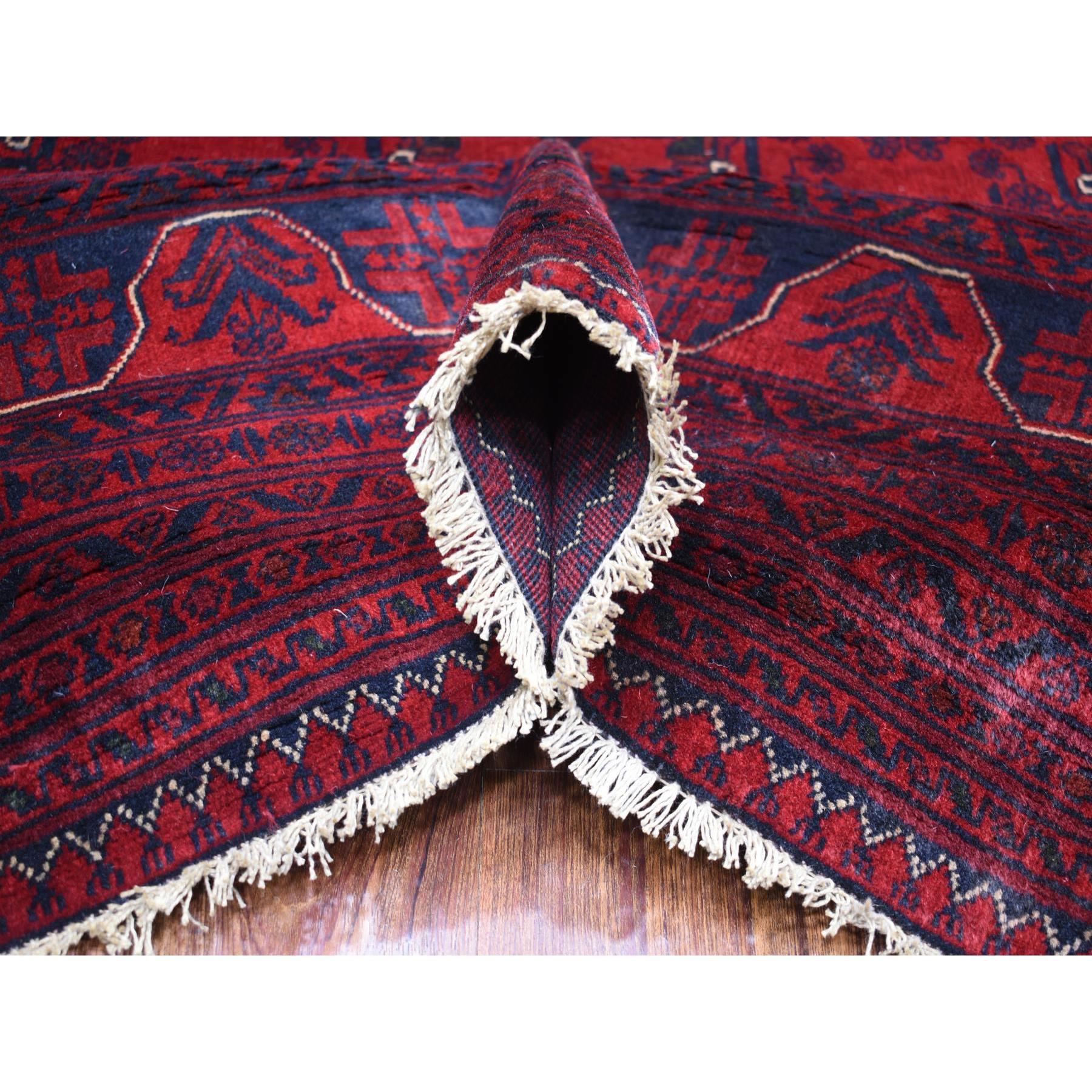 Tapis rouge afghan Khamyab noué à la main à motif géométrique 9'10
