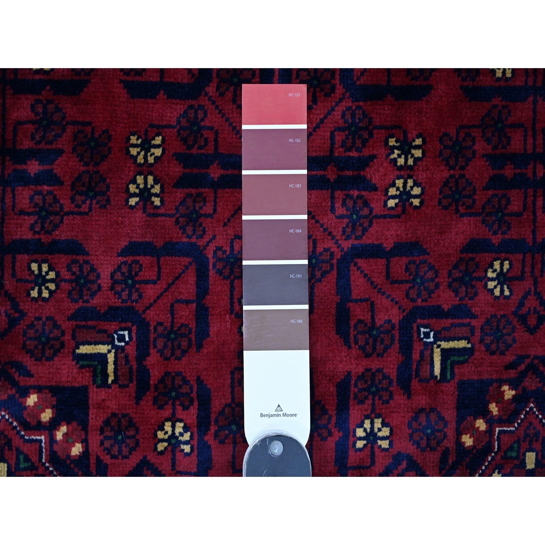XXIe siècle et contemporain Tapis oriental rouge afghan Khamyab à motif géométrique noué à la main 9'10