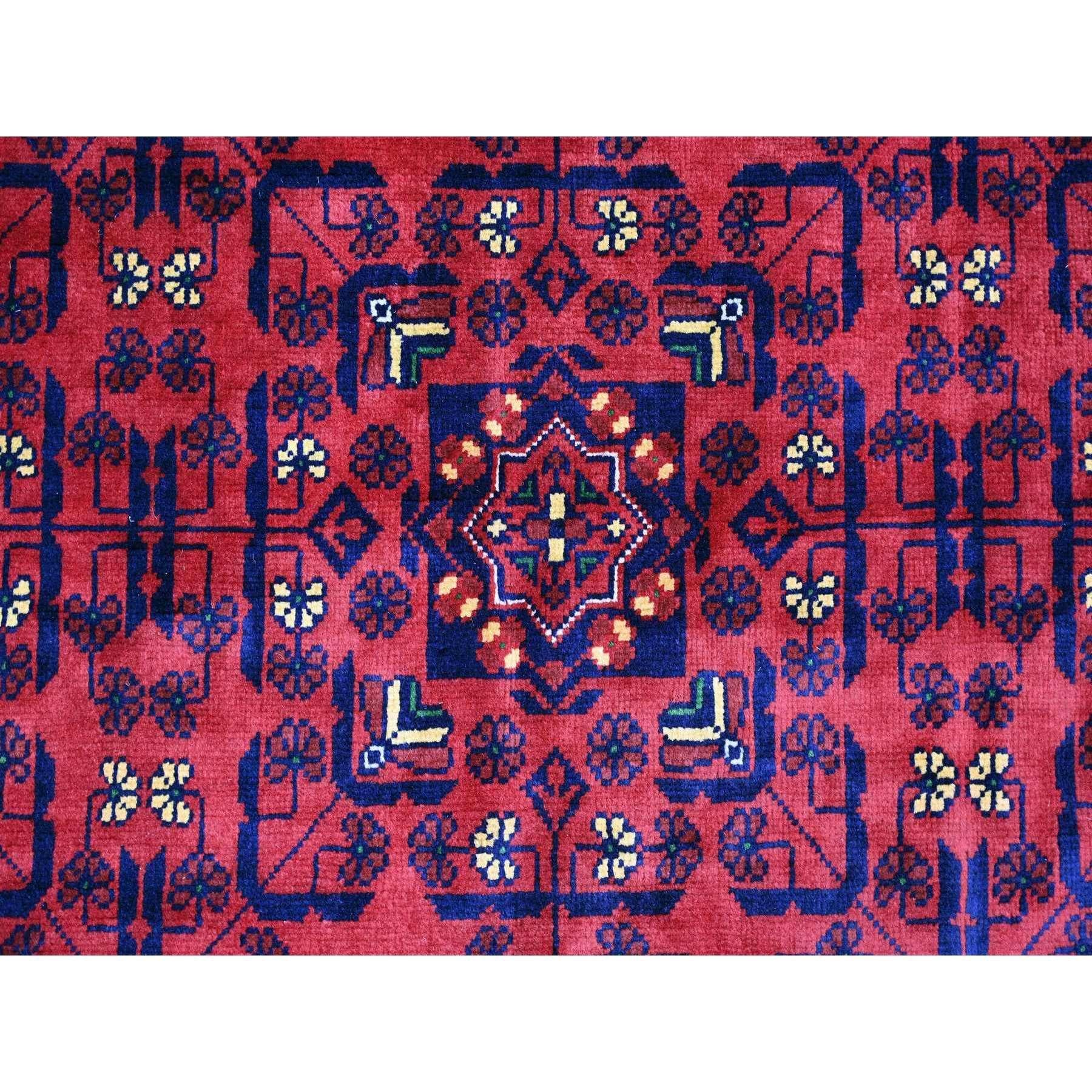 Laine Tapis oriental rouge afghan Khamyab à motif géométrique noué à la main 9'10