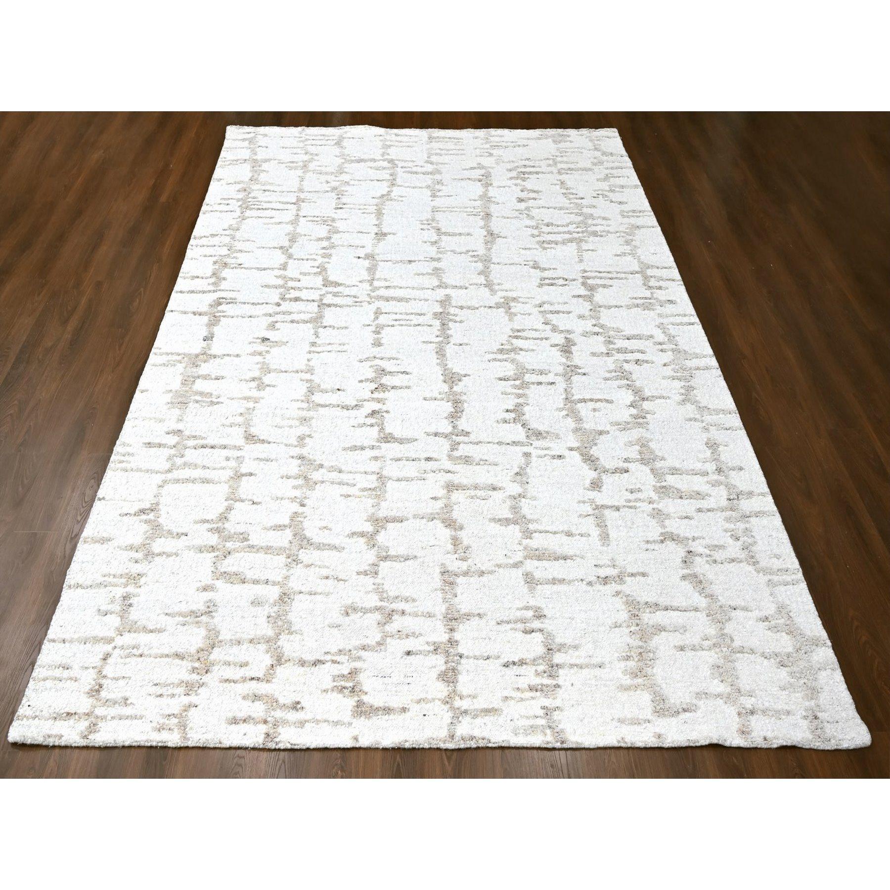 Bianco osso, Trama piatta con vello, Design moderno, Annodato a mano, 100% lana, Tappeto orientale
Materiali primari: Lana
Lattice: No Pile 
altezza: 0,25 pollici
Stile: Contemporaneo
Colore primario: Avorio
Colori secondari: Marrone
Modello: