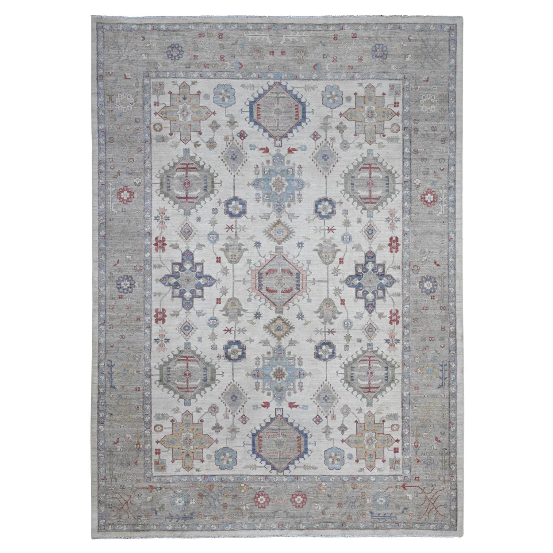 9
10 "x13
10" Elfenbein Karajeh Design mit geometrischen Motiven Orientteppich im Angebot